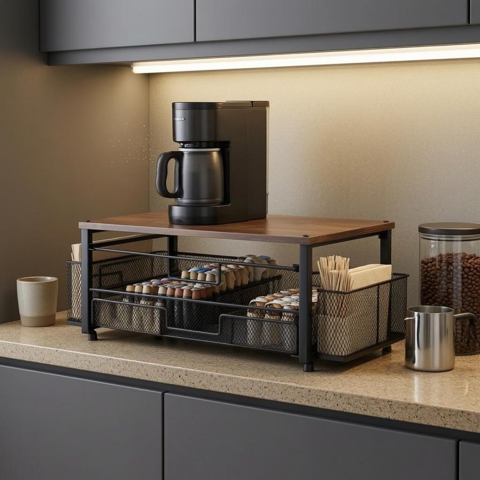 3-stufiges Kapselregal Desktop Kaffeekapselregal Kaffeezubehör Arbeitsplattenaufbewahrung, Schwarz, Mit Kunststoffseitenkorb