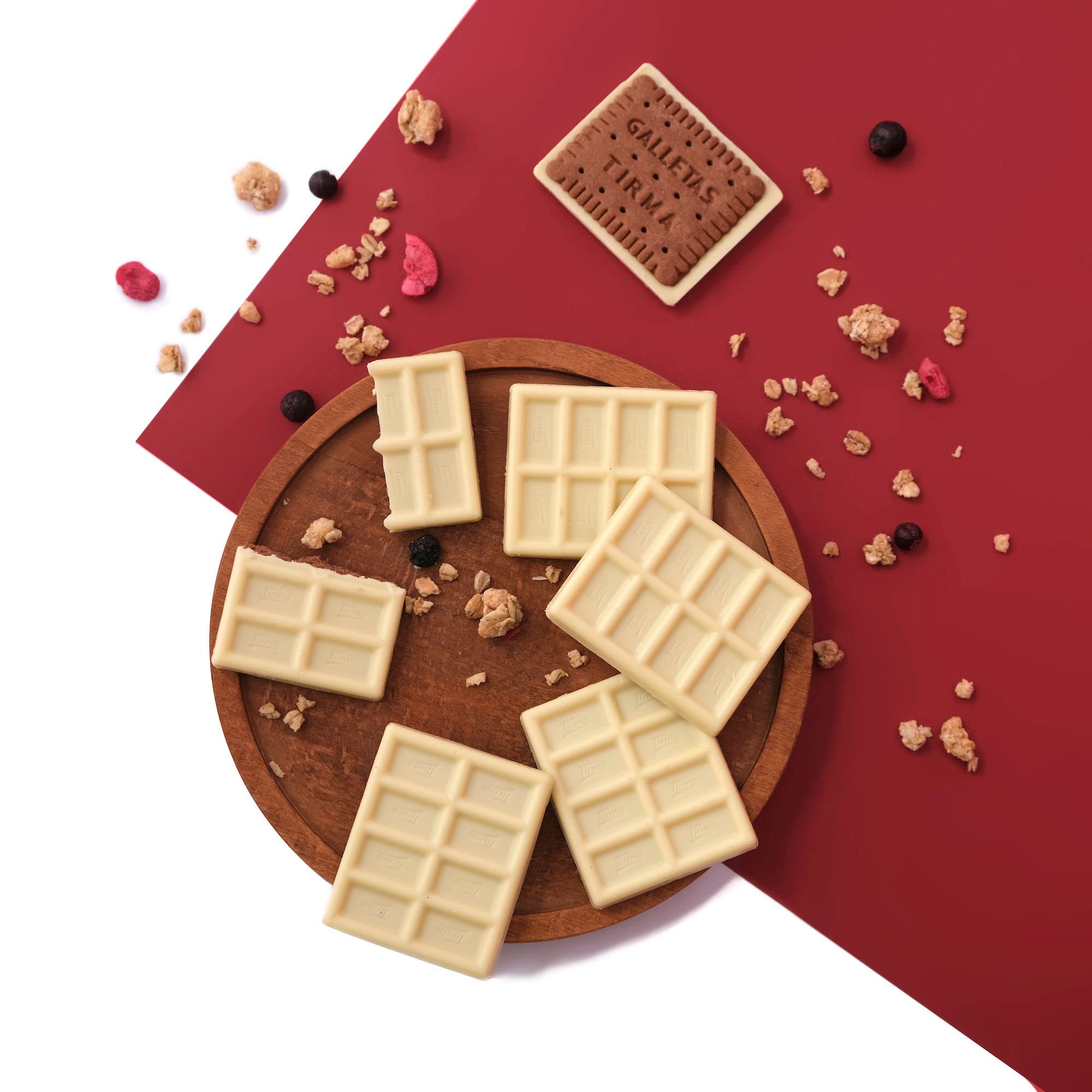 Tirma Chocobiscuit White 160g - Galleta crujiente cubierta con chocolate blanco. Perfecta para acompañar café o té. Un dulce capricho para los amantes del chocolate blanco.