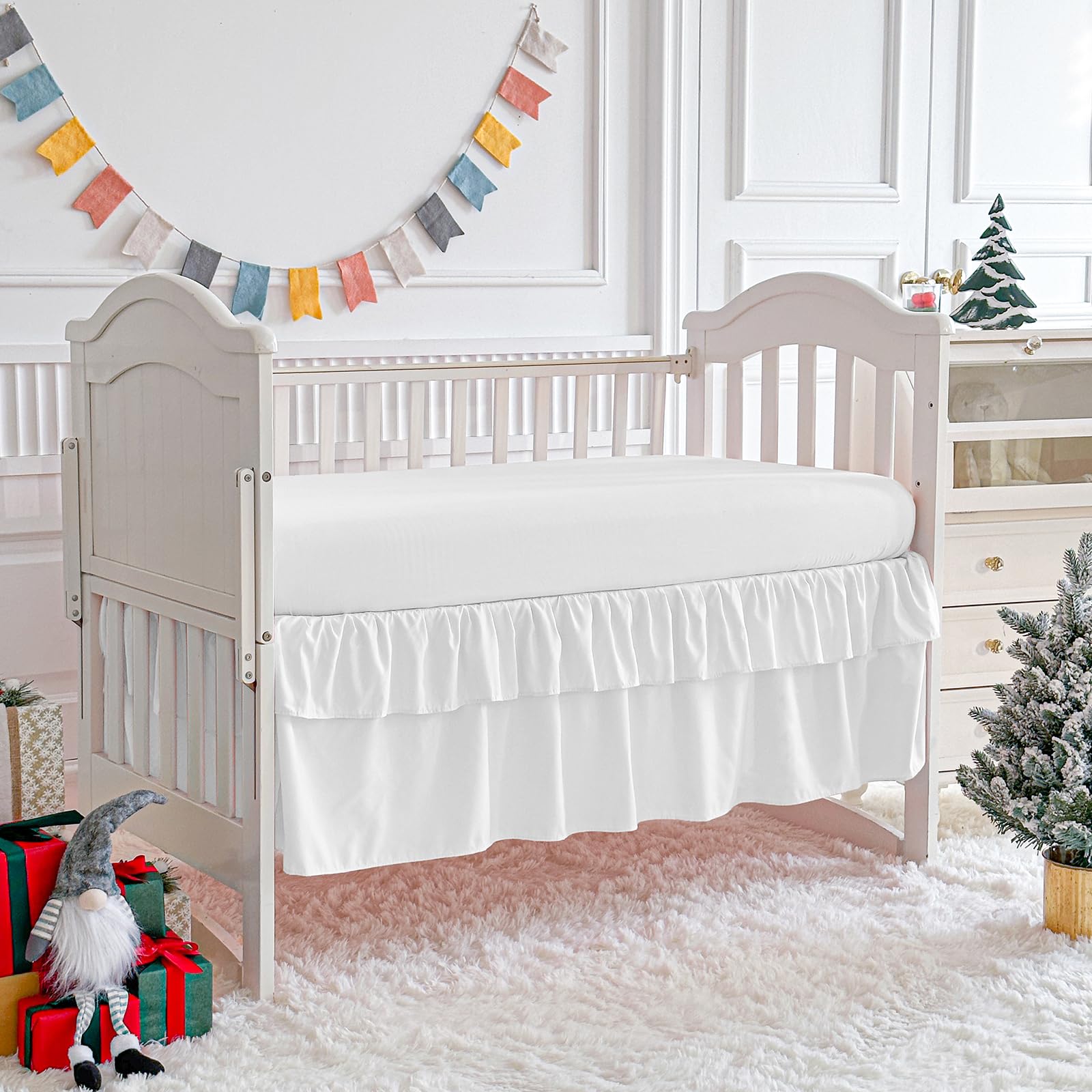 Juego de ropa de cama para cuna de color blanco, edredón de jacquard con lunares copetudos con sábana bajera y falda de cama, lindo bordado bohemio, shabby chic, manta suave con pompones, juego de