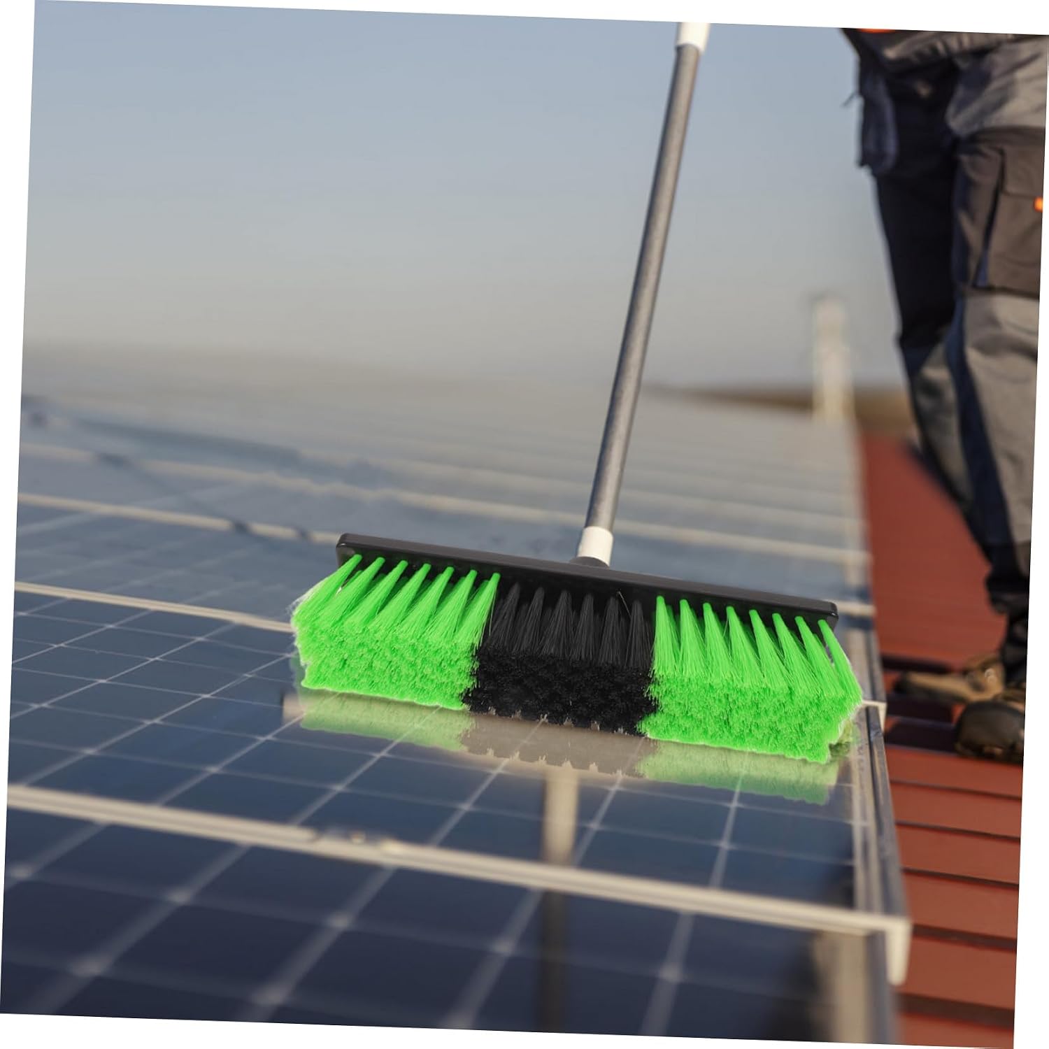 Solar Panel Cleaning Brush Head for Easy with Soft Bristles Replacement Water Fed Pole Attachment and Robust Plastic-Steel Design for Photovoltaic Panels and Glass Curtain Walls