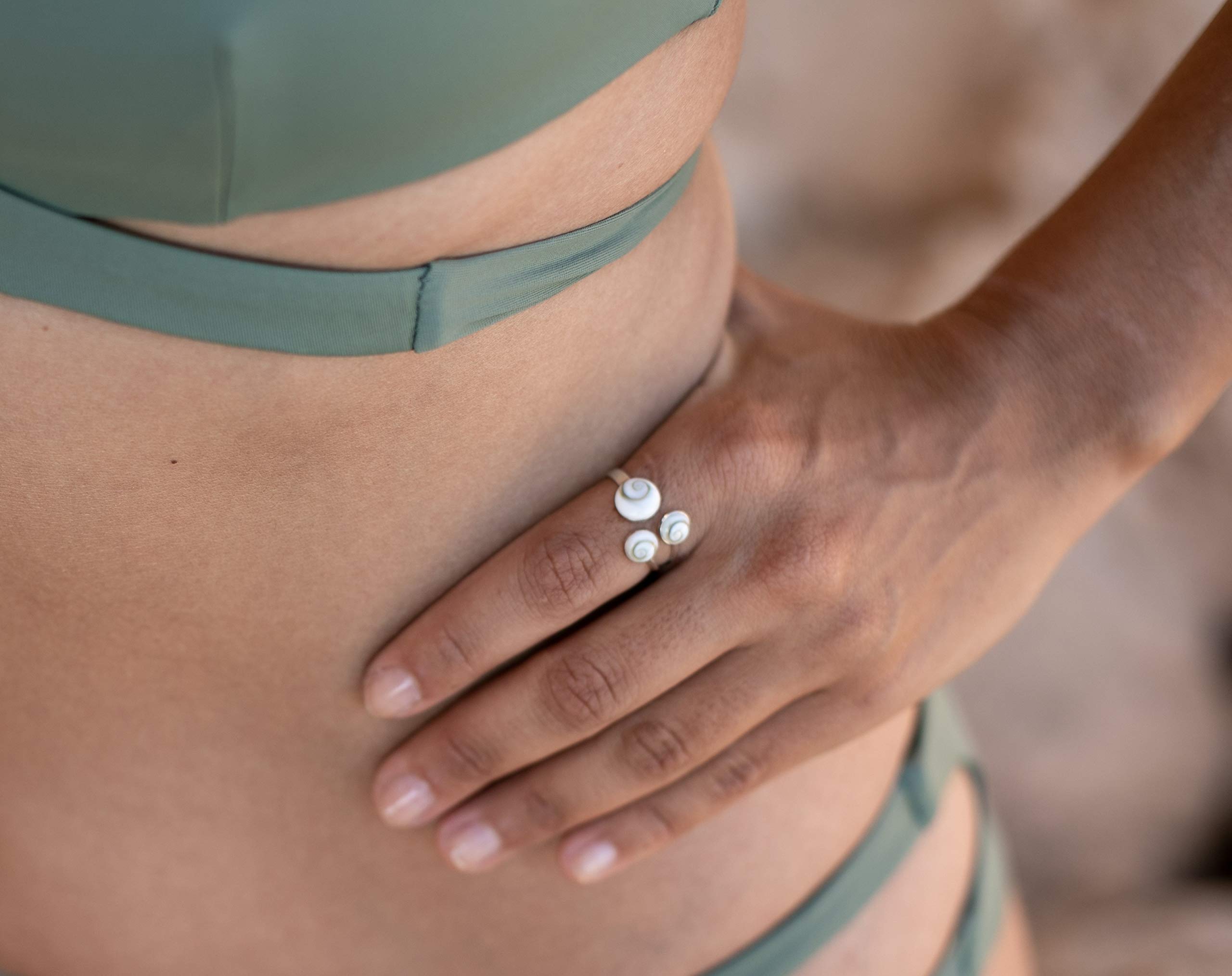 Anillo de Plata de Ley 925 para Mujer con Ojo de Shiva | Piedra de Santa Lucía | Concha Natural Marina Hecho a Mano | Ajustable, Antialérgico y Libre de Níquel