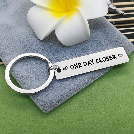 Nekoki Long Distance Relationship Keychain Gift Boyfriend Girlfriend Gifts Best Friends Gift Valentines Gifts for Husband Wife Girlfriend Boyfriend Christmas Birthday Present