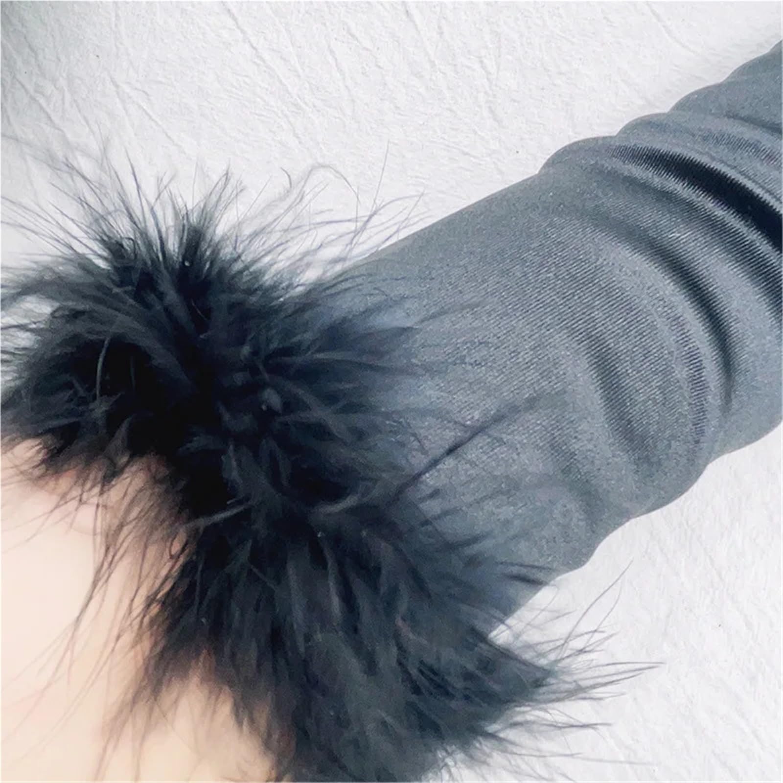 2 paia di eleganti guanti da ballo in raso con piume peluche, a dita intere for le donne, lunghi Halloween, accessori for feste Per Le Donne