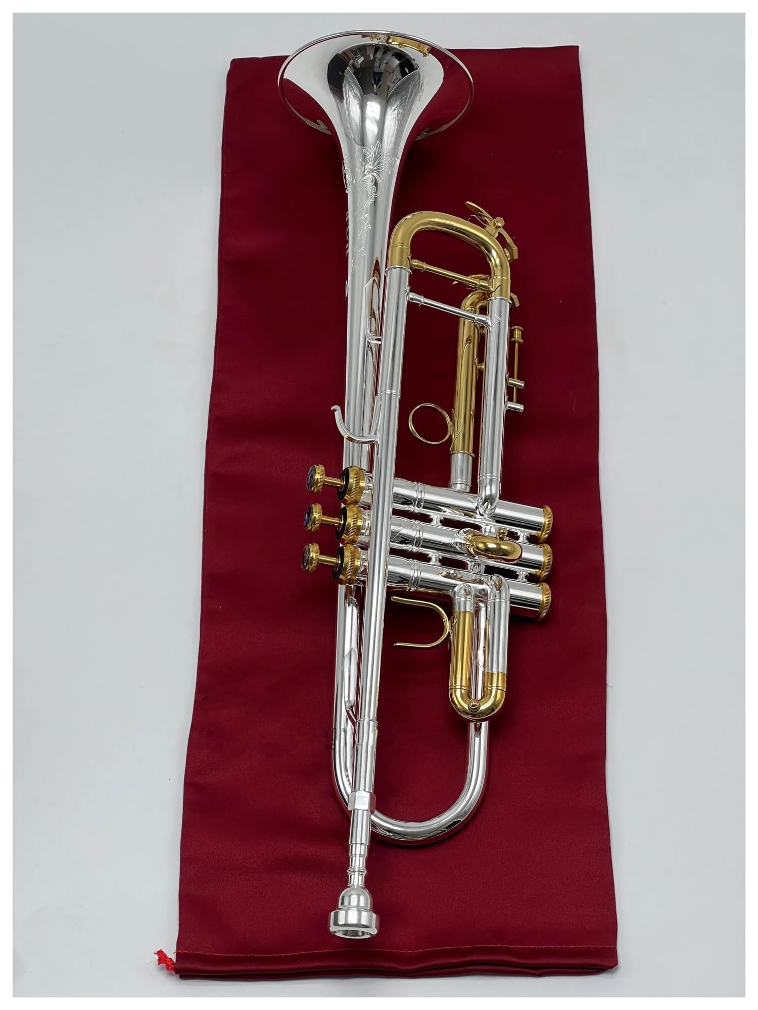 Trąbki Trąbka płaski instrument muzyczny z mosiądzu studenckiego wykwintny i trwały instrument muzyczny z ustnikiem
