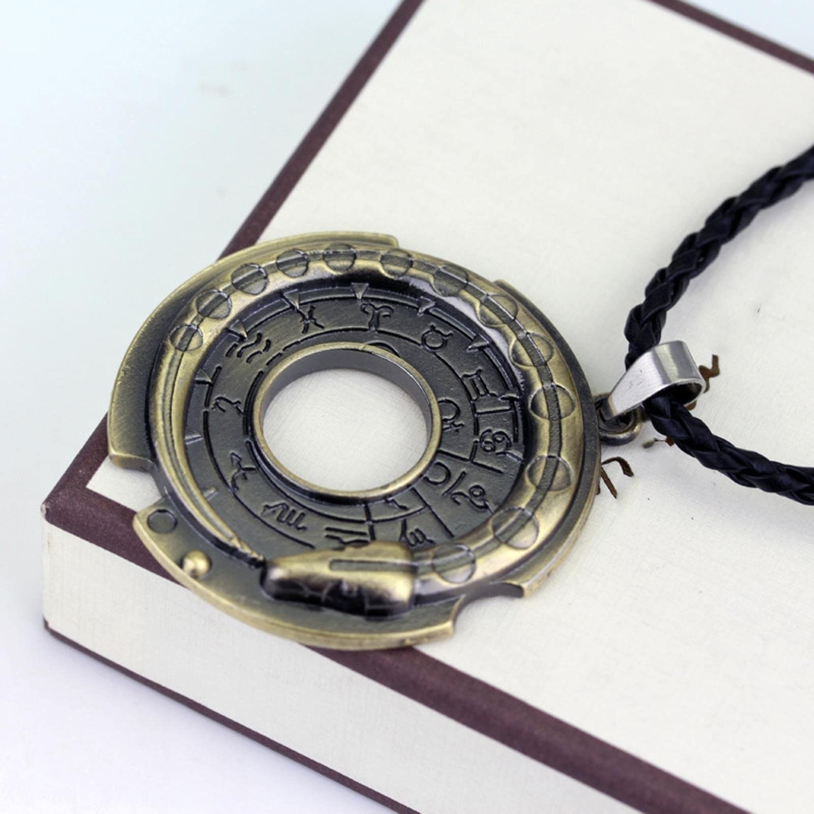 1 sztuk moda zabójca węża runa lina okrągła skórzane naszyjniki wisiorki Amulet szczęście ochronna biżuteria unisex akcesoria prezent