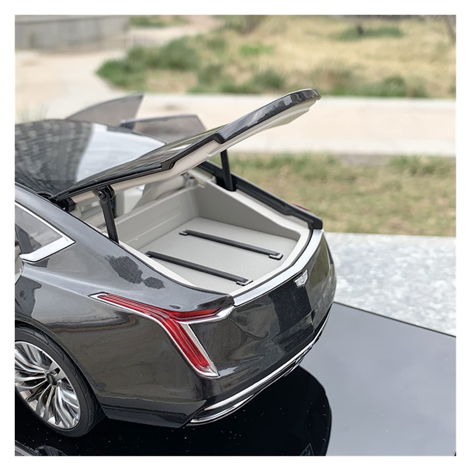 Amazon | ミニカー スケールモデルカー 1：18GMキャデラックCT8
