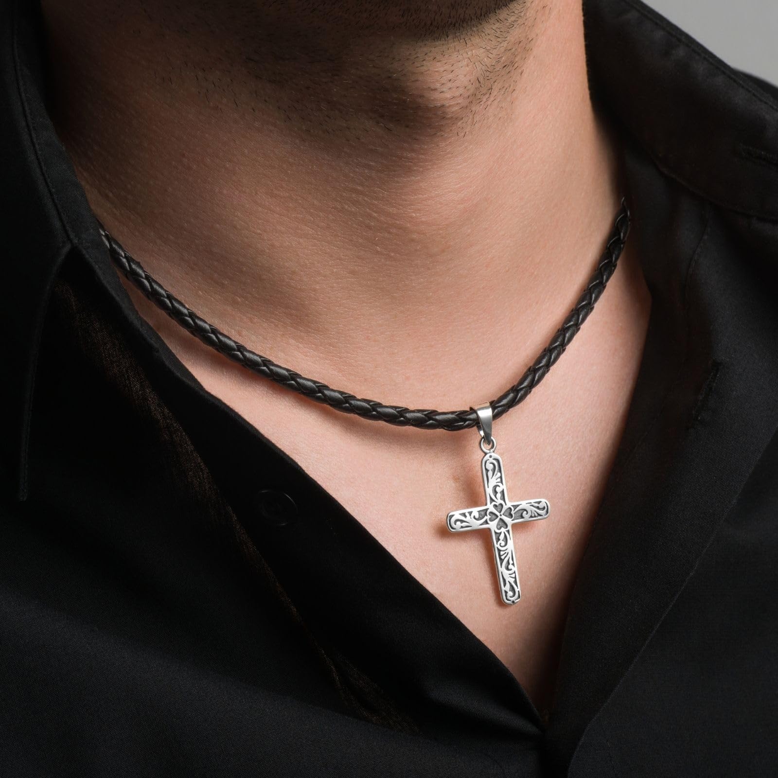 Collar Para Hombres Con Colgante De Cruz En Plata 925 Y Cuerda De Cuero Trenzado