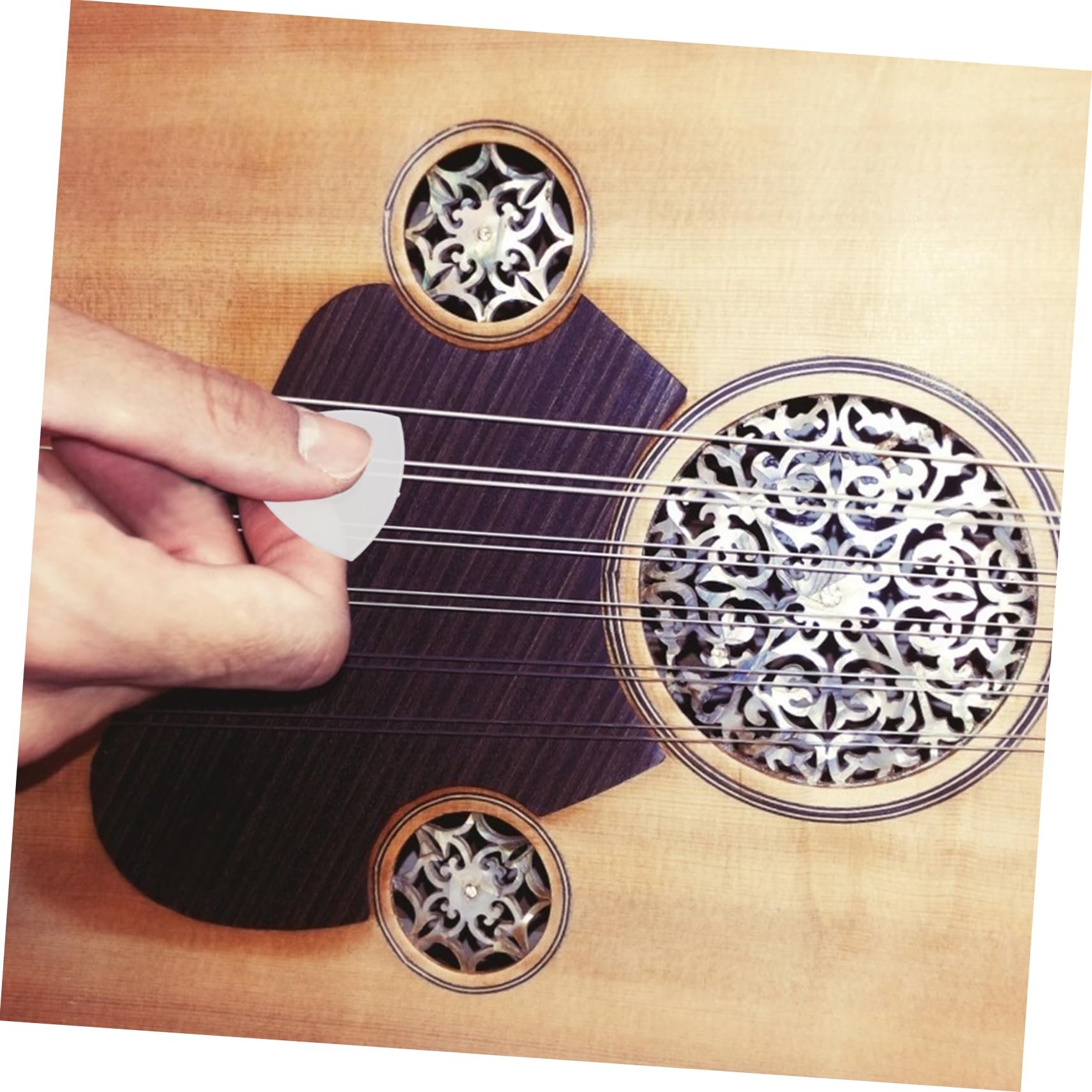 Toyvian Liuqin zestaw 60 sztuk nylonowych gitar, części zamienne, do gitary Yueqin, akcesoria nylonowe kostki gitarowe dla muzyków, antypoślizgowe wyczuwalne wyrostki robaczkowe