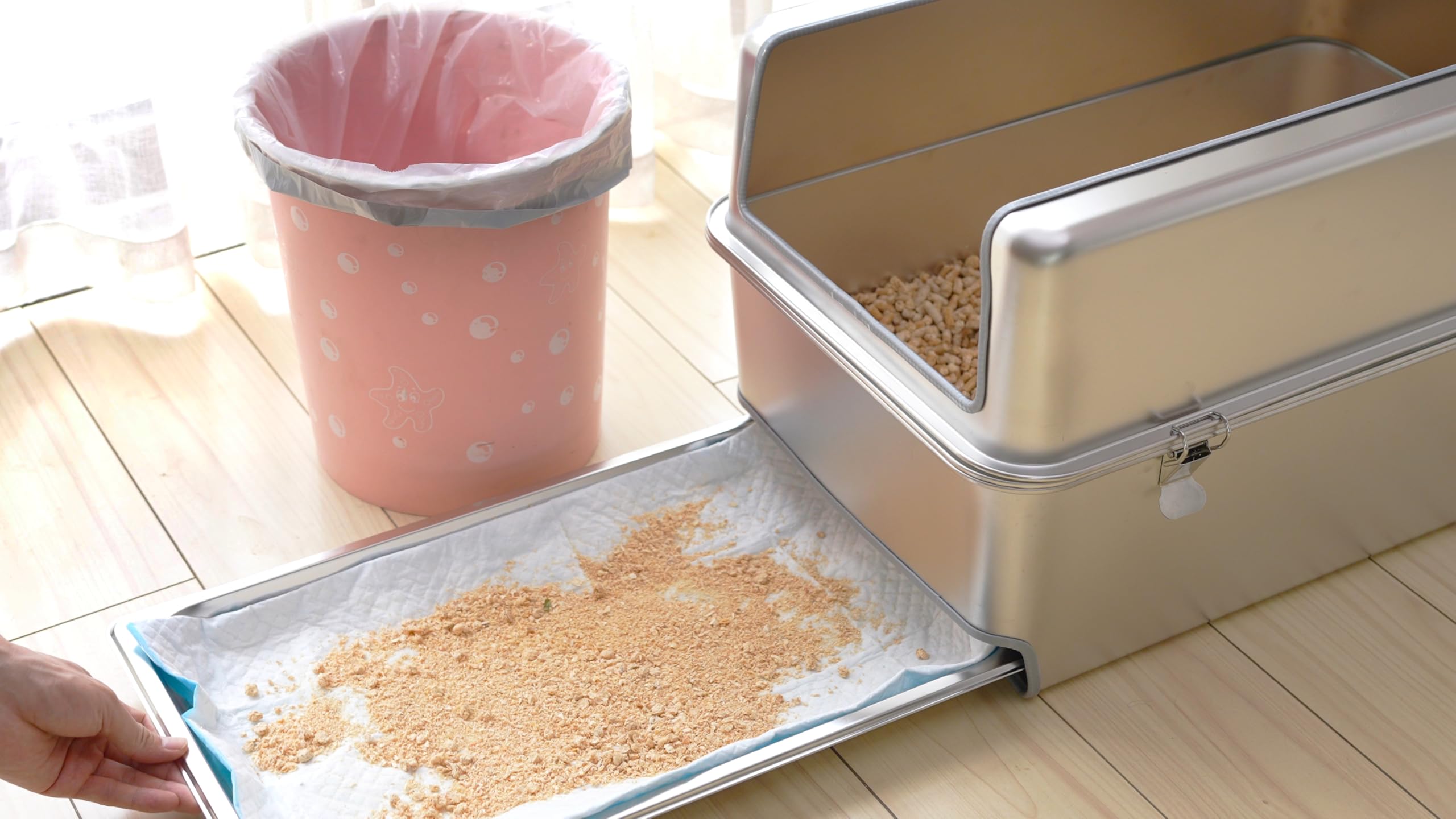 8" Sifting Pull-Out Cat Litter Box with Lid for Pine Pellets - image 5