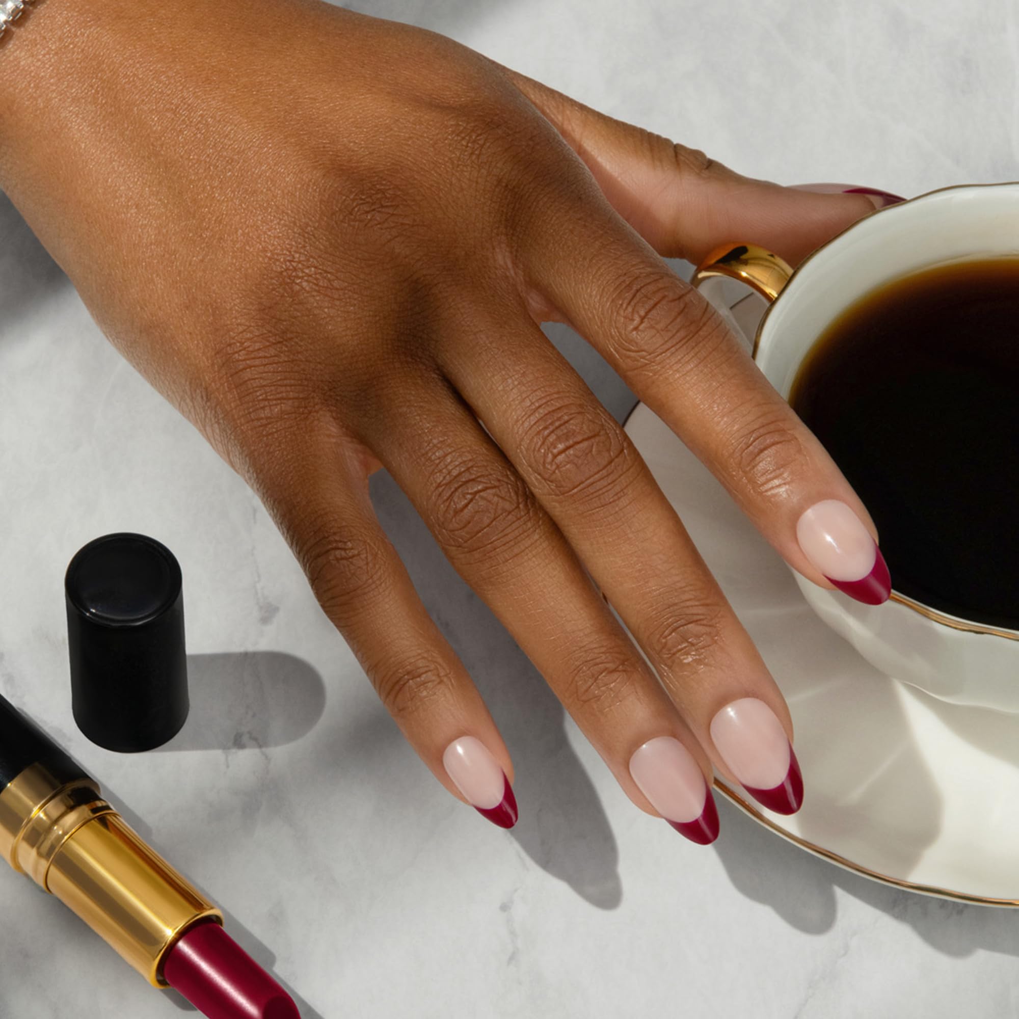 KISS Salon Acrylic French "Catchy", fioletowy, średniej długości w kształcie migdałów – 28 sztucznych paznokci do naklejania DIY, 2 g kleju do paznokci, 1 patyczek do manicure, 1 mini pilnik