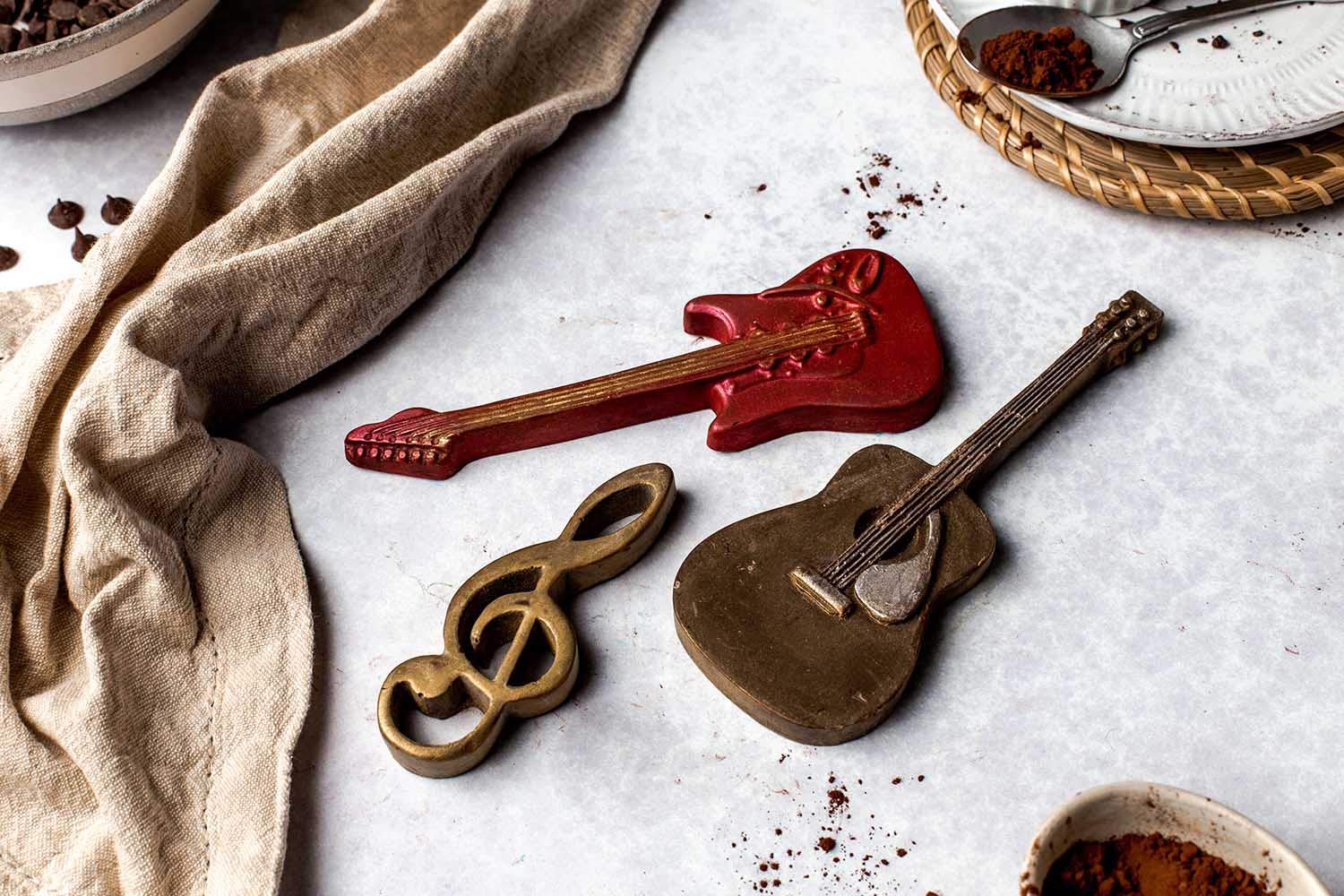 Luxury Hand-Made Chocolate Guitar Gift Set - Ultra Realistic