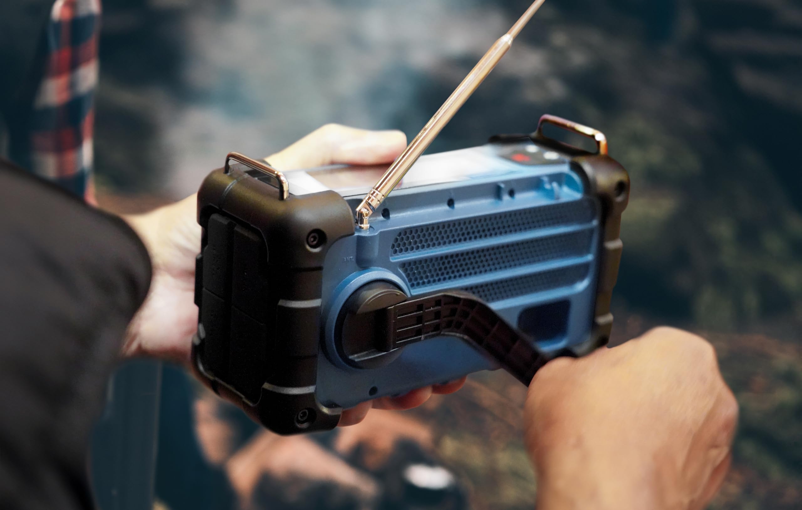 Sangean MMR-99 DAB Multifunktionales Notfallradio mit Handkurbel, DAB+,FM-RDS, Bluetooth, LED-Taschenlampe und IP55-Zertifizierung, Ideal für Outdoor, Camping und Notfälle, Ocean Blue