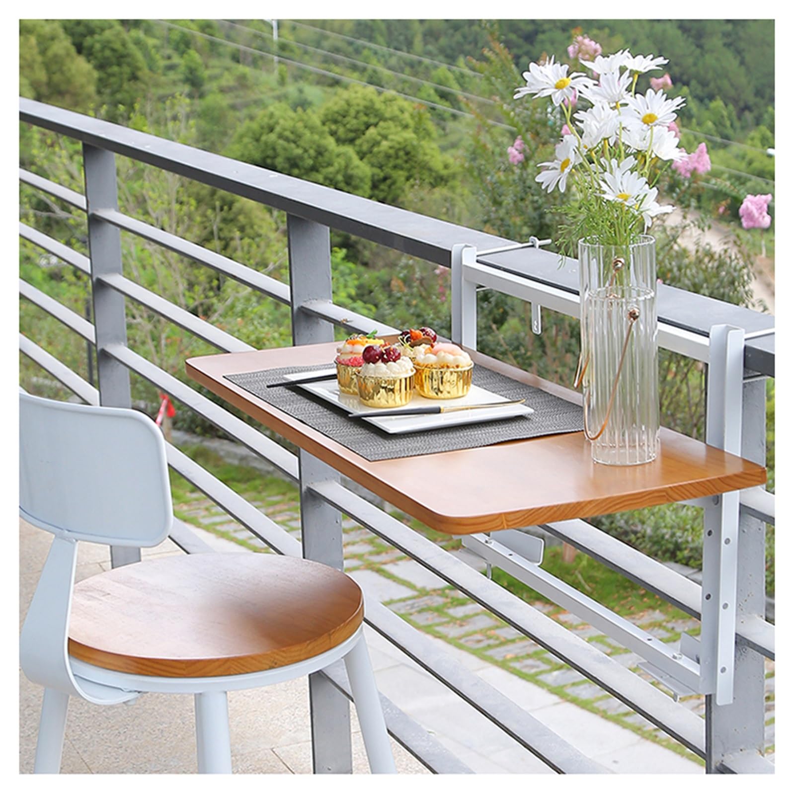 Table suspendue de balcon pliante pour libérer l'espace des petits patios