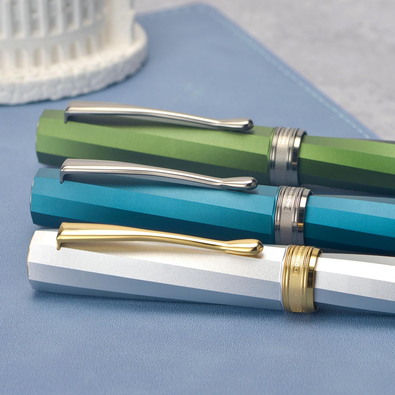 Hong Dian N11 Fountain Pen, Extra Fine Soft Nib Coated in Gold, Platinum Silver and Geometric Twill Design with Metal Case - Image 4