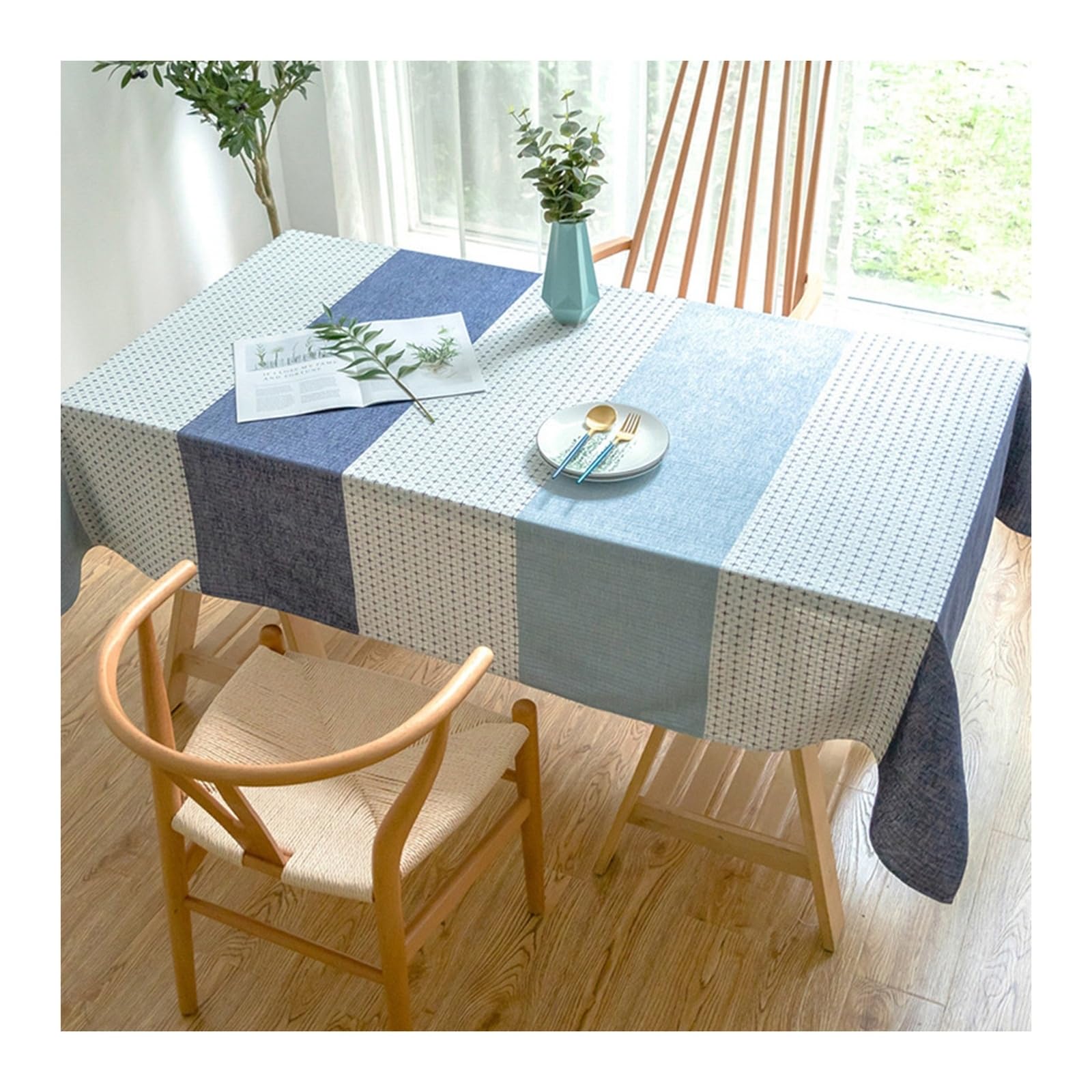 Nappe carrée en lin 110x110cm idéale pour sublimer vos repas de famille sur la terrasse