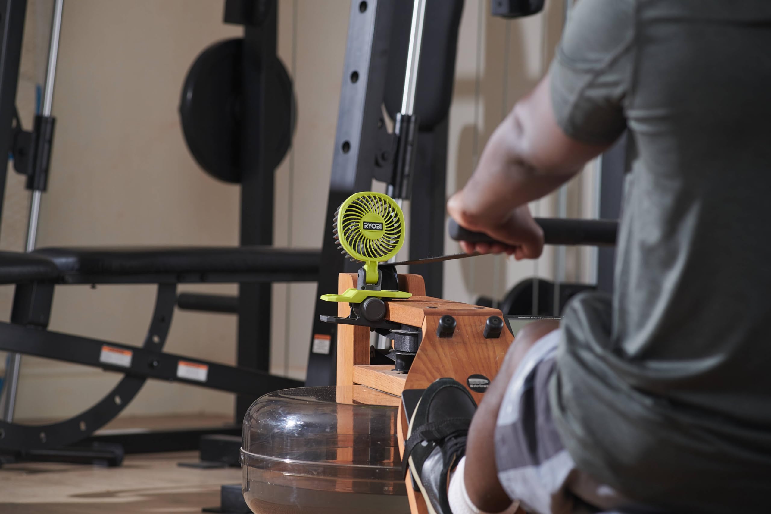 RYOBI 4 V USB-LITHIUM Akku-Clip-Ventilator RCF4-0, 325° drehbarer und 180° schwenkbarer Kopf, ohne Akku und Ladegerät