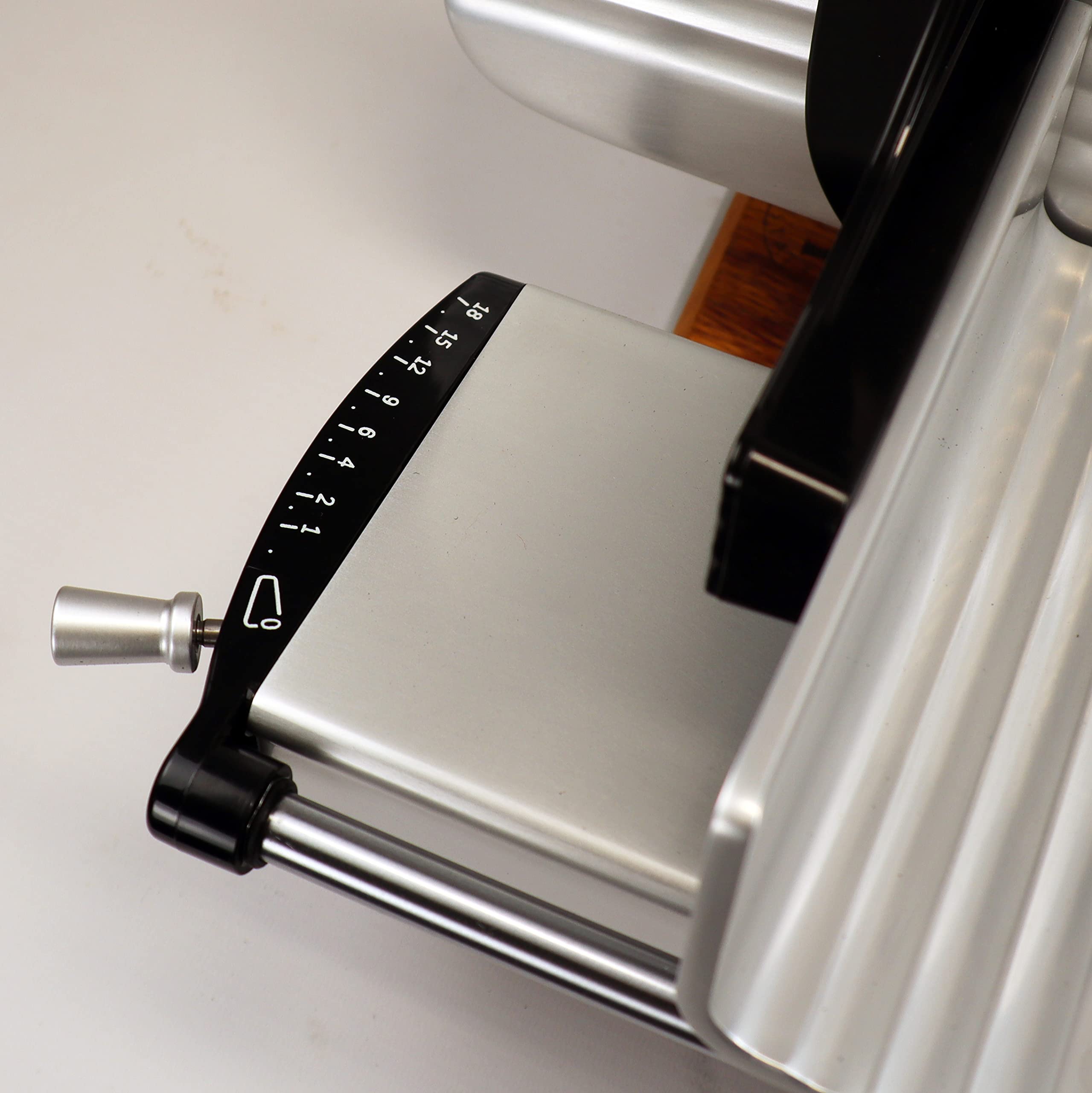 Berkel - Affettatrice Home Line 250 Plus in nero - Nuovo modello + 100% tagliere fatto a mano unico
