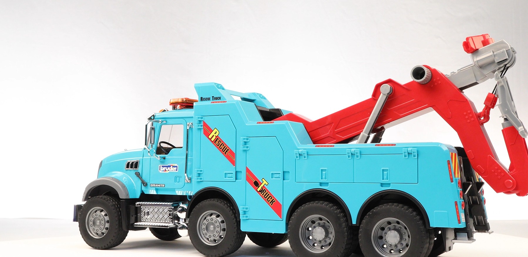 Amazon.com: Bruder 02831 Mack Granite Heavy Rescue Wrecker Tow