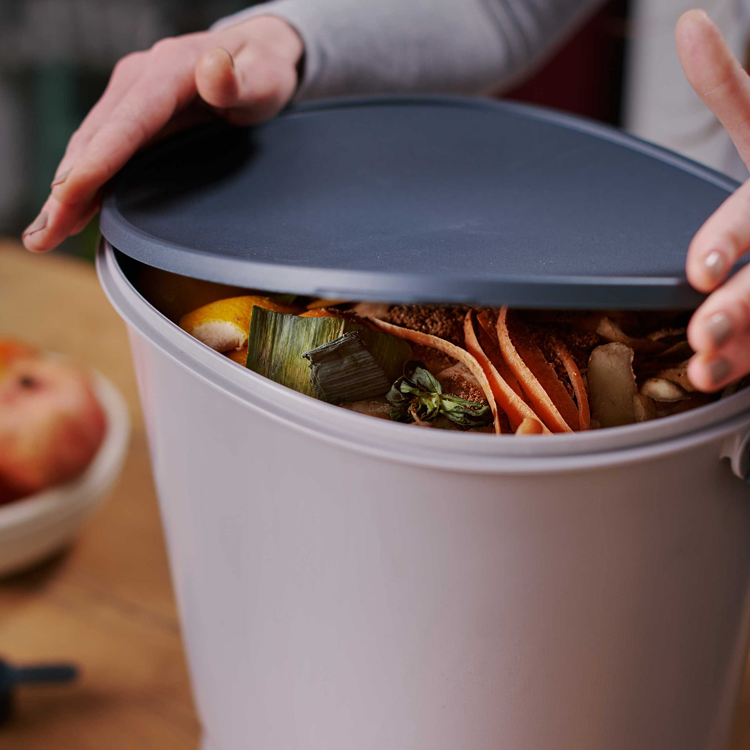 Skaza- Compostador de Cocina de plástico Reciclado, BOEssential+Base 15,3L Light Gris
