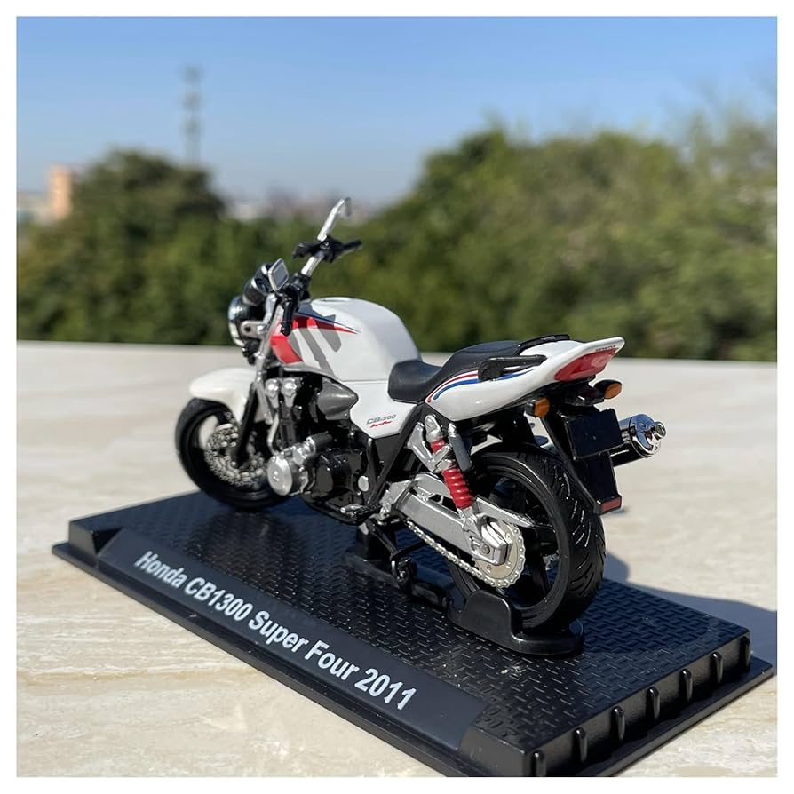 Amazon.co.jp: ミニ完成車 1:24 ホンダ CB1300 クラシック