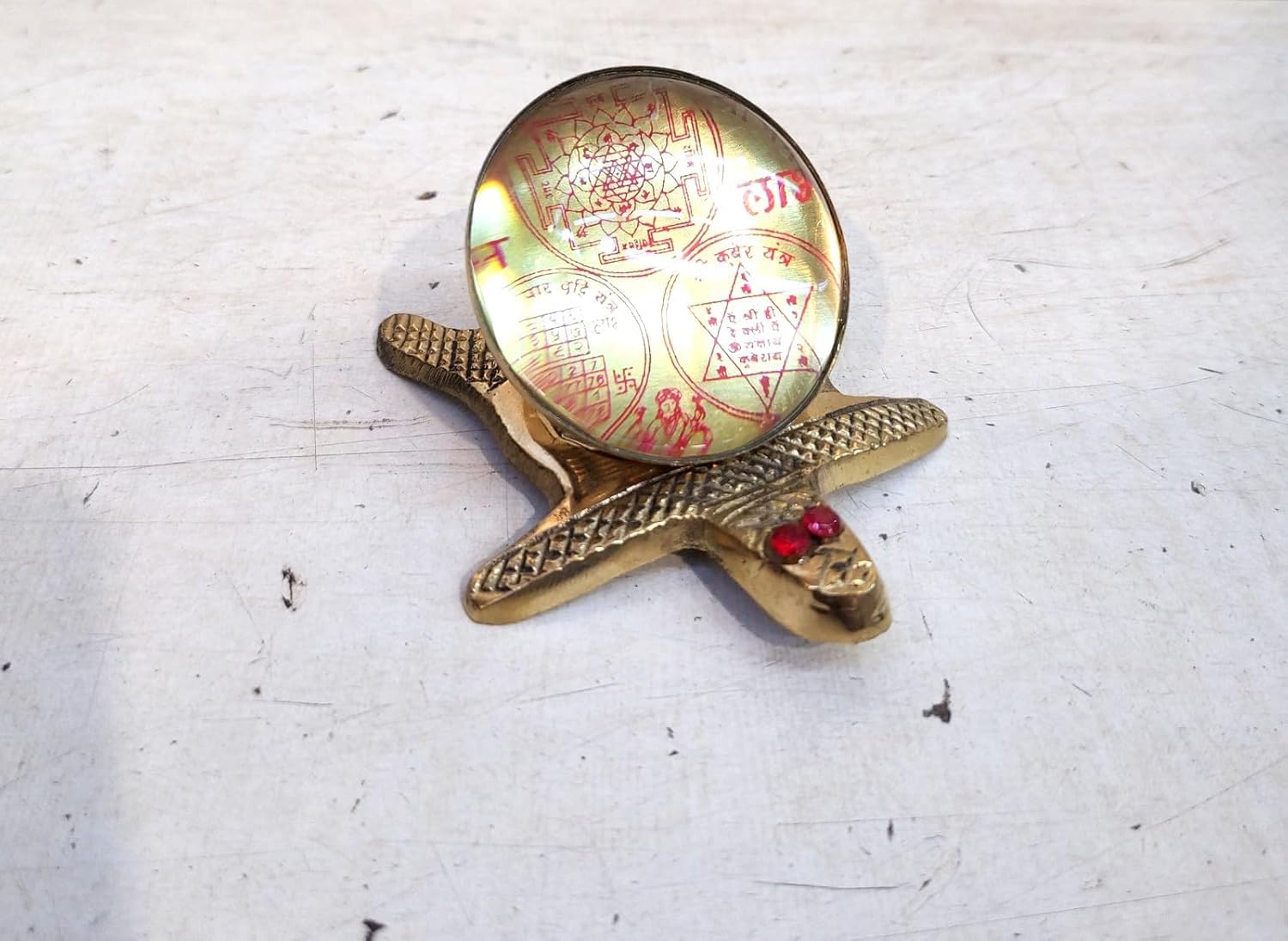 Tortue en laiton haut de gamme Puja Samadhaan, statuette décorative Kachua avec motif Yantra