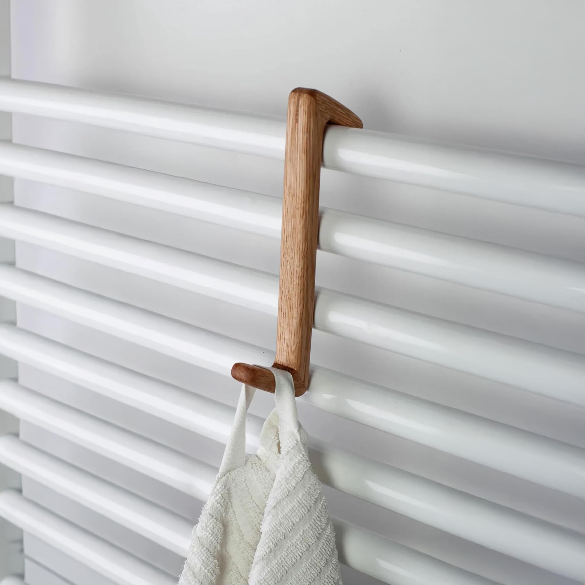 Craman Oak Hooks for Radiator - Wooden Towel Hooks Magnet - No Drilling - Clip-On Towel Rail Hooks for Bathroom Radiator - Fits All Standard Radiators (Round Edge)