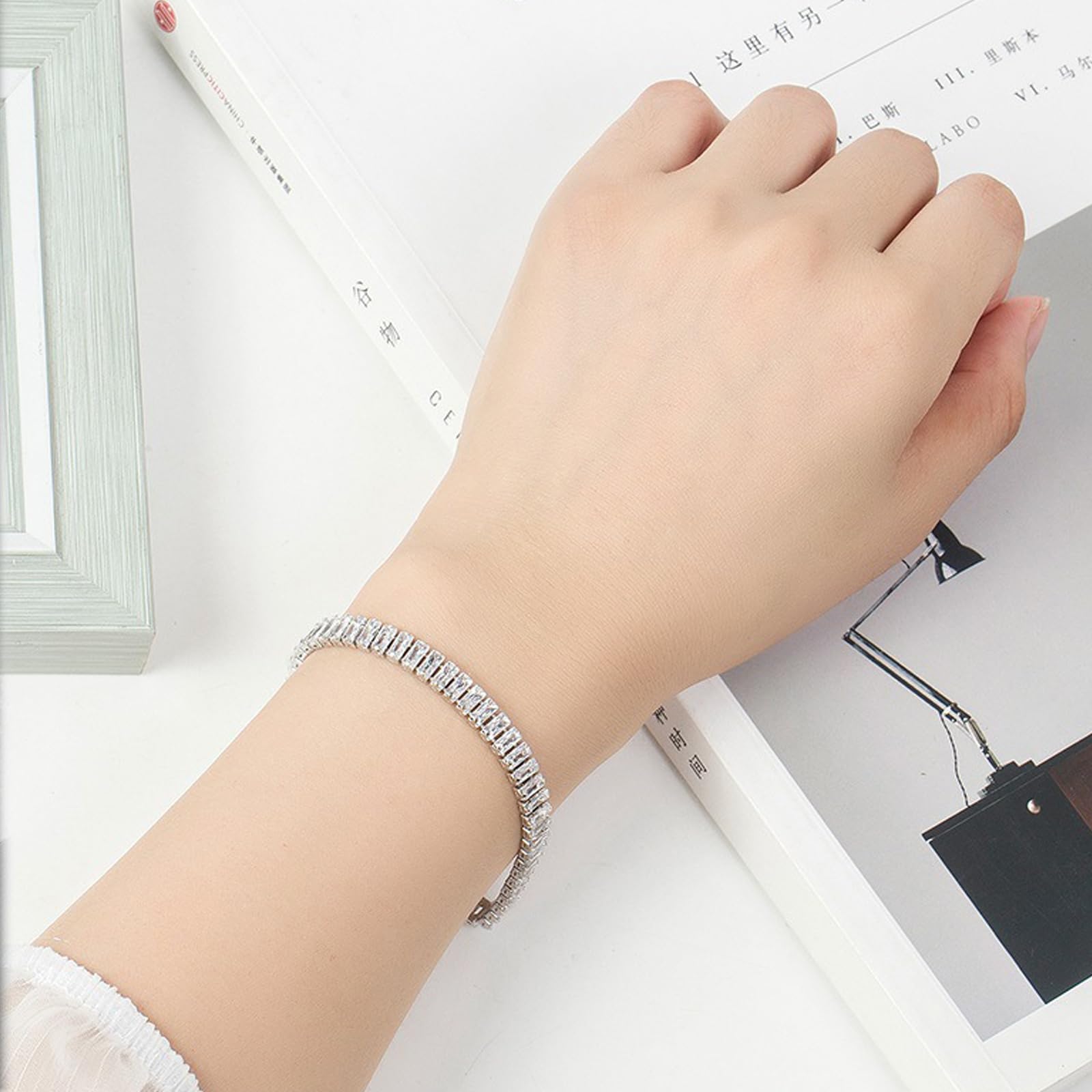 Braccialetto Donna Minimalist Square Chain Bracelet per Le Donne, Elegante E alla Moda Accessorio-Bianco