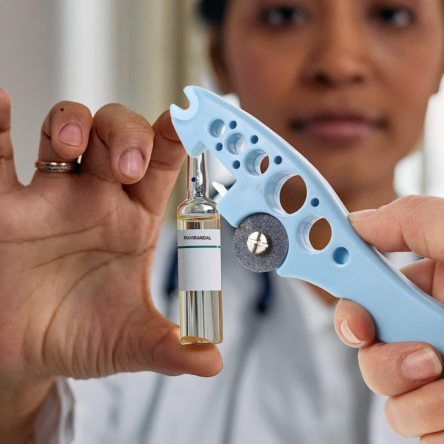 RAVIRANDAL Ampule Cutter with 5 Replaceable Grinding Wheels, Ampoule Cutter for Doctors, Glass Bottle Cutter, Ampule Breaker, Suitable for Home Daily or Medical Use, Cut The Ampoule (Multicolor) 3