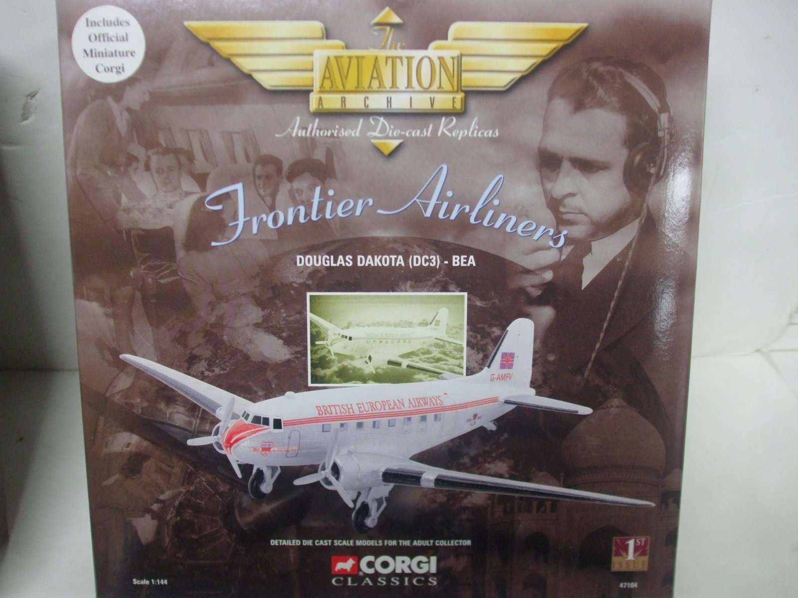 Amazon.com: Corgi Classics - The Aviation Archive - Douglas Dakota