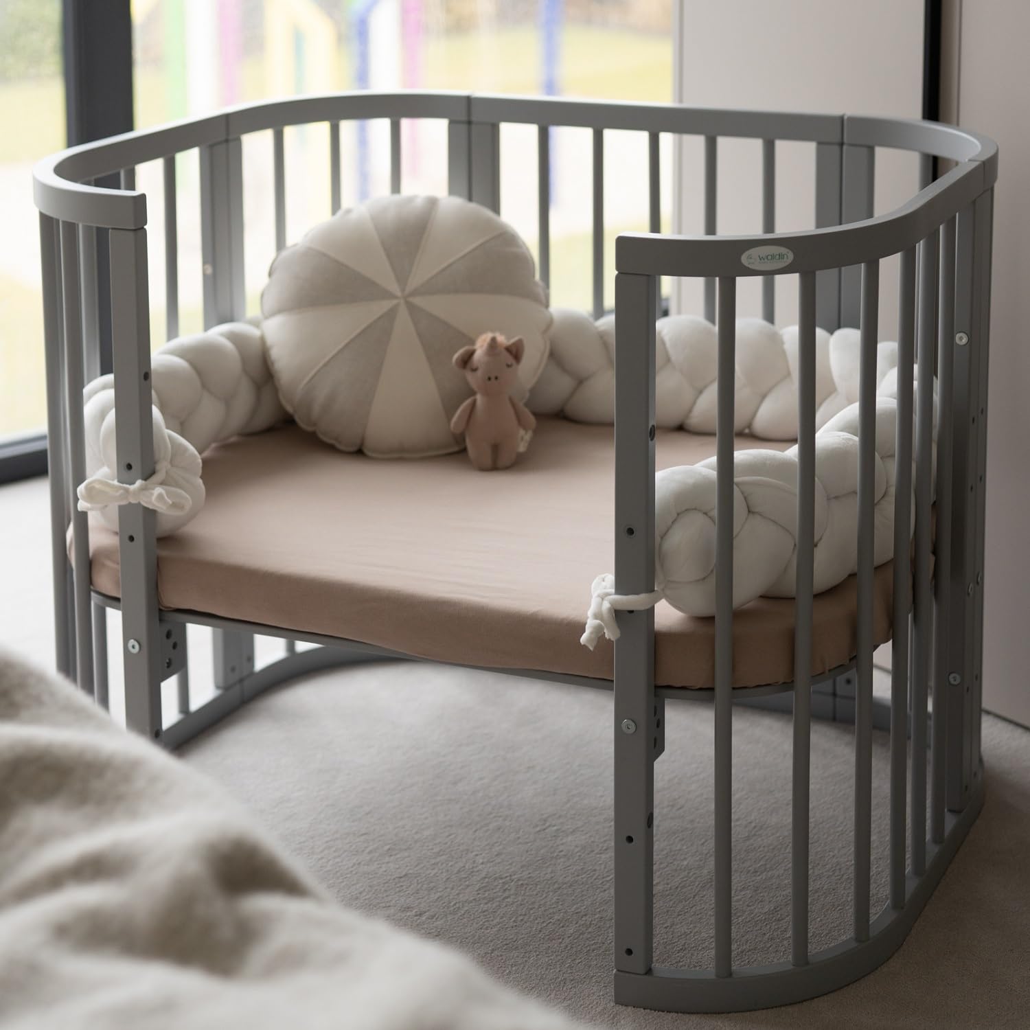 waldin Babybett 5in1, Beistellbett aus Holz, Matratze, Belüftet, Grau | Belüftet, Boden 5-fach verstellbar, Mitwachsend, Wiegefunktion optional