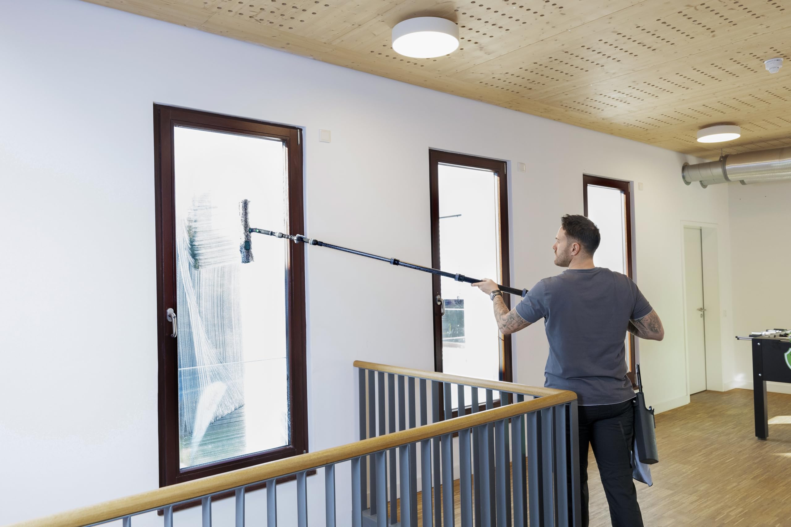Unger Carbon Teleskopstange Ninja (1,90 m, 4-teilig, Anti-Rutsch Endkappe, kompakt, Fensterreinigung, Verlängerung Reinigung, Zubehör Fensterputz, kompatibel mit Zubehör) NCP19