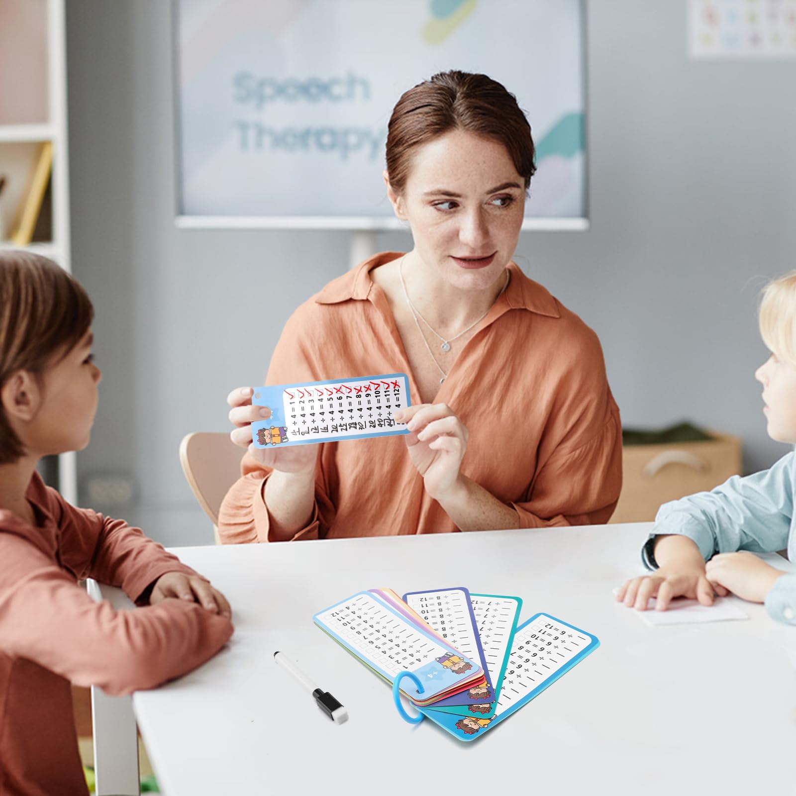 APOMOONS 4 Livres Cartes d'apprentissage avec 8 Feutres Effaçables, Table de Multiplication, Mathématiques pour Apprendre L'addition Soustraction Multiplication et Division