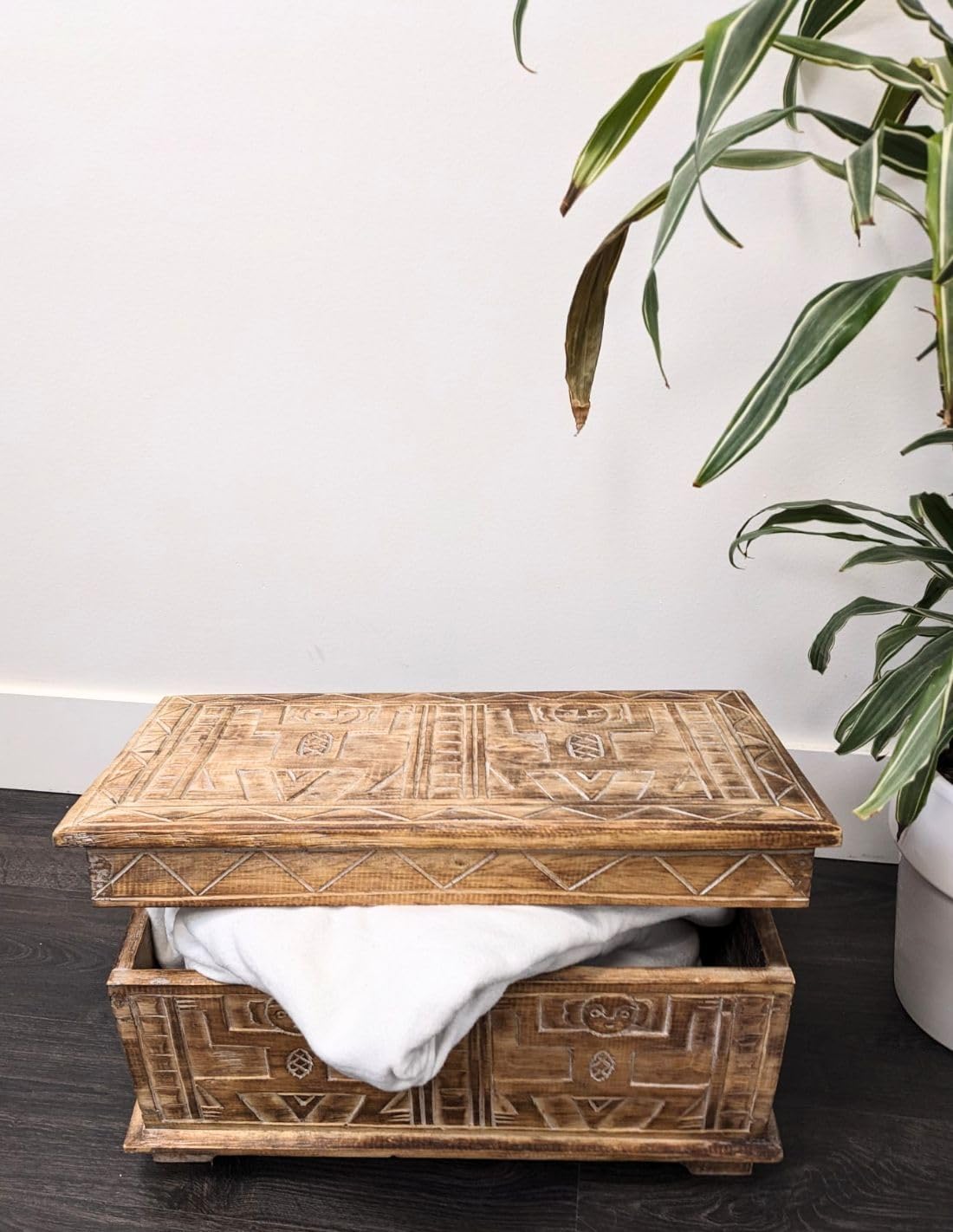 Artisanal Baule portaoggetti in legno stile etnico africano