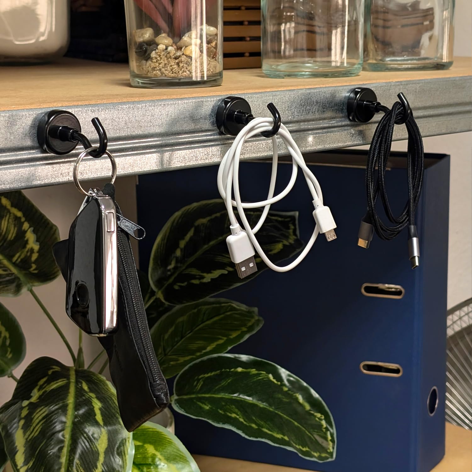 com-four® 5 Ganci magnetici al neodimio da 5 kg - Potente Magnete da Officina con Gancio 38 x 15 mm - per Cucina, Bagno, Garage o Ufficio - Gancio Appendiabiti con Magnete al neodimio