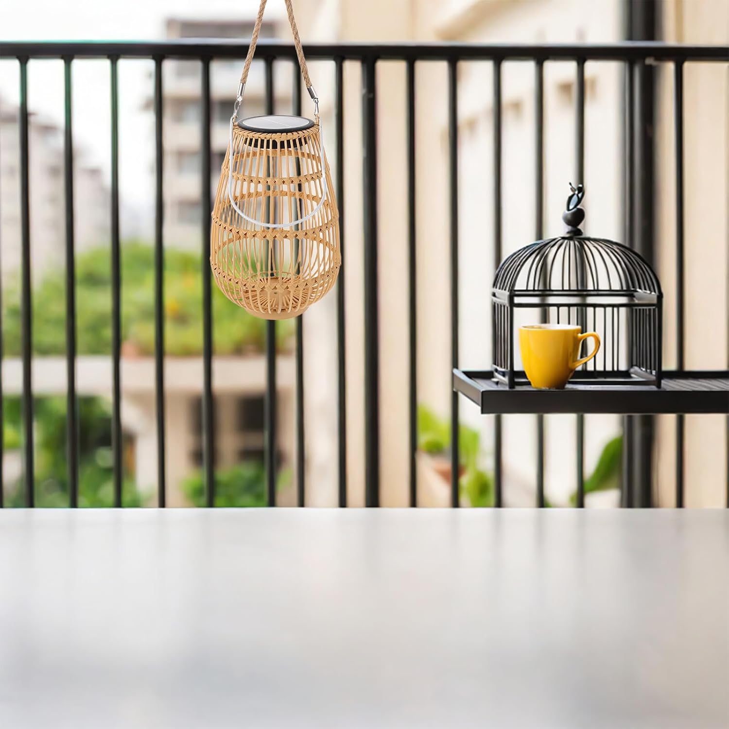 Solar Powered Hanging Garden Lantern Outdoor Patio Balcony Decorative Woven Rattan Iron Frame Lantern for Yard Landscape Lighting