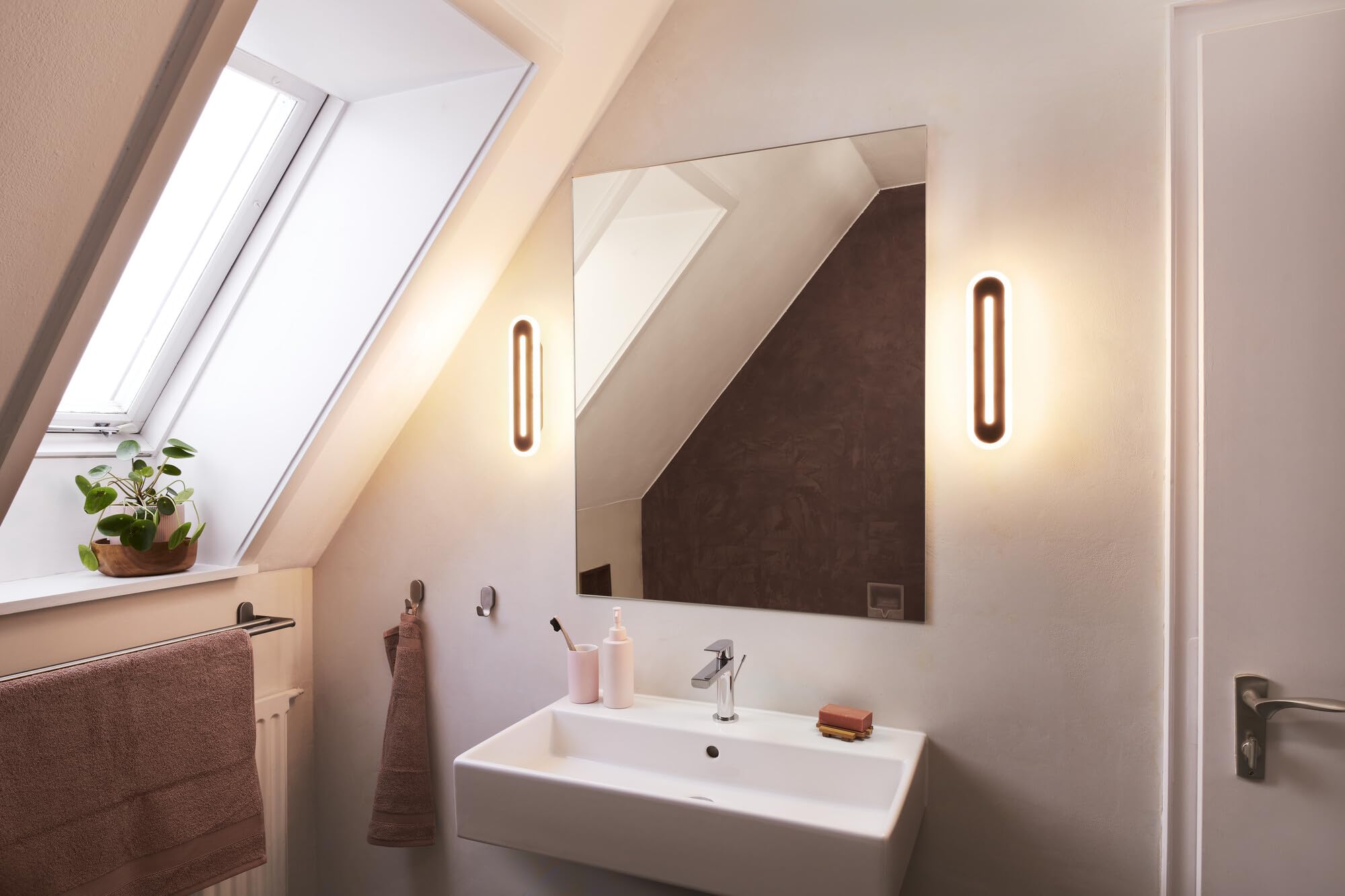 LEDVANCE Smart LED bathroom light white, 1600LM, 3000-6500K, 400mm x 70mm, IP44, Orbis Bath wall light, luz de baño con tecnología wifi, regulable, controlable mediante app y asistente de voz