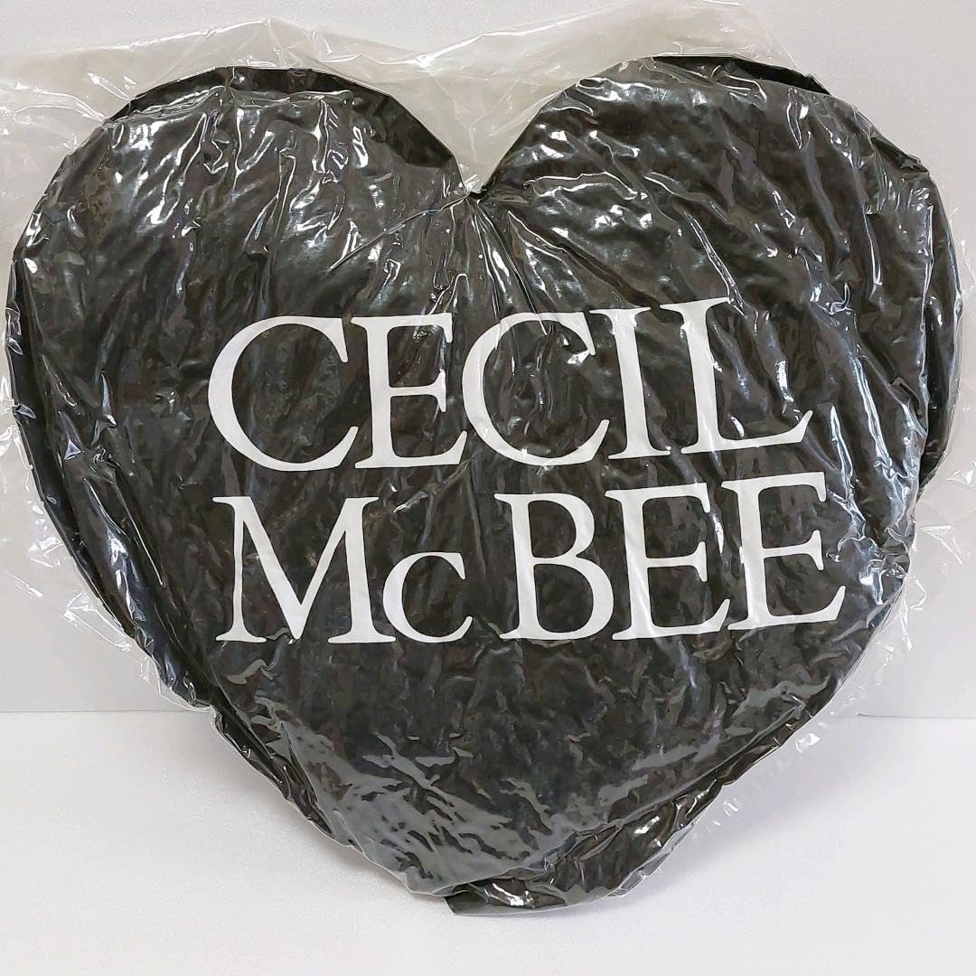 Amazon.co.jp: セシルマクビーノベルティロゴ入りハート形クッション黒