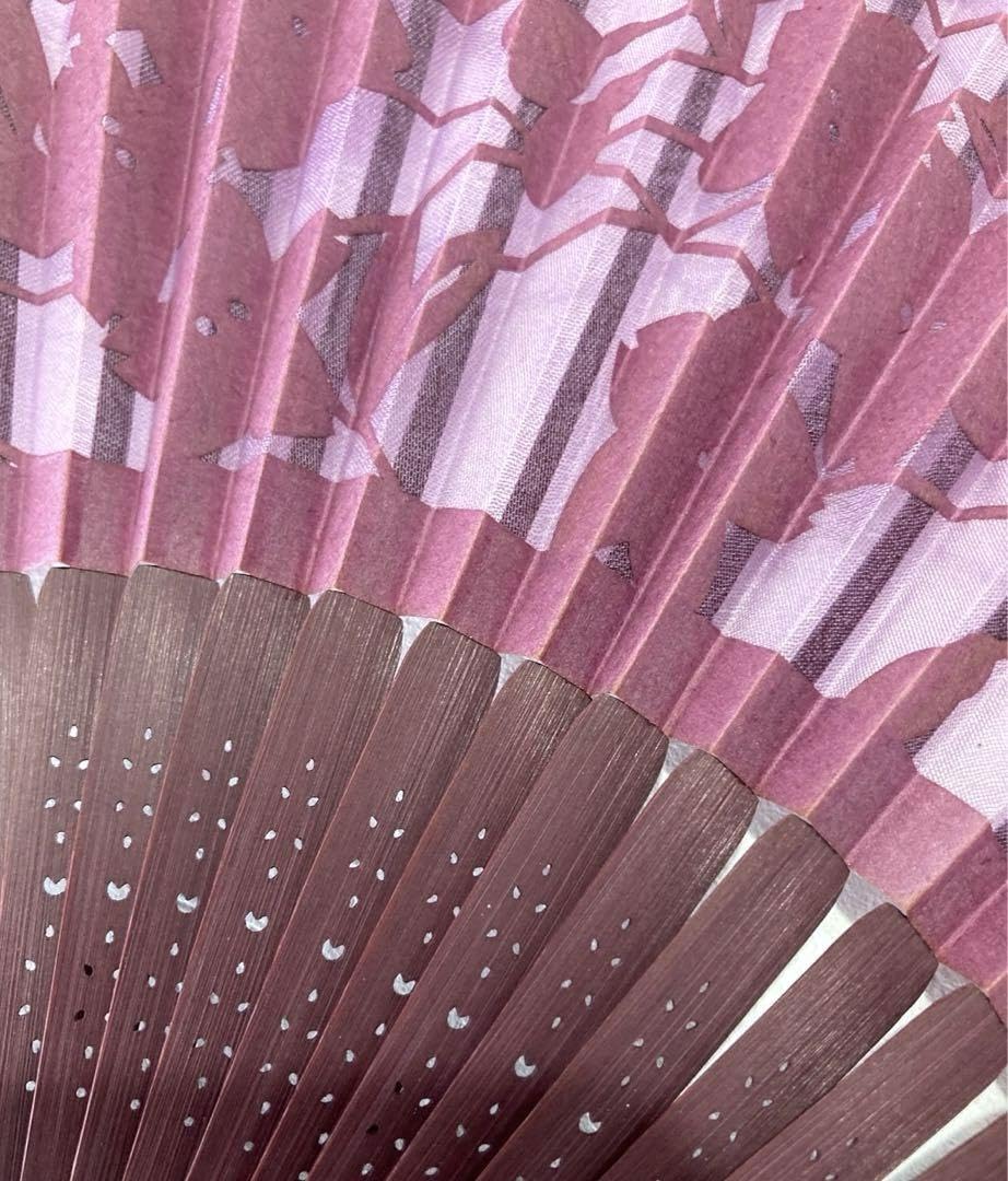 Amazon.co.jp: 宇野千代 桜模様 扇子 シルク和紙 : おもちゃ