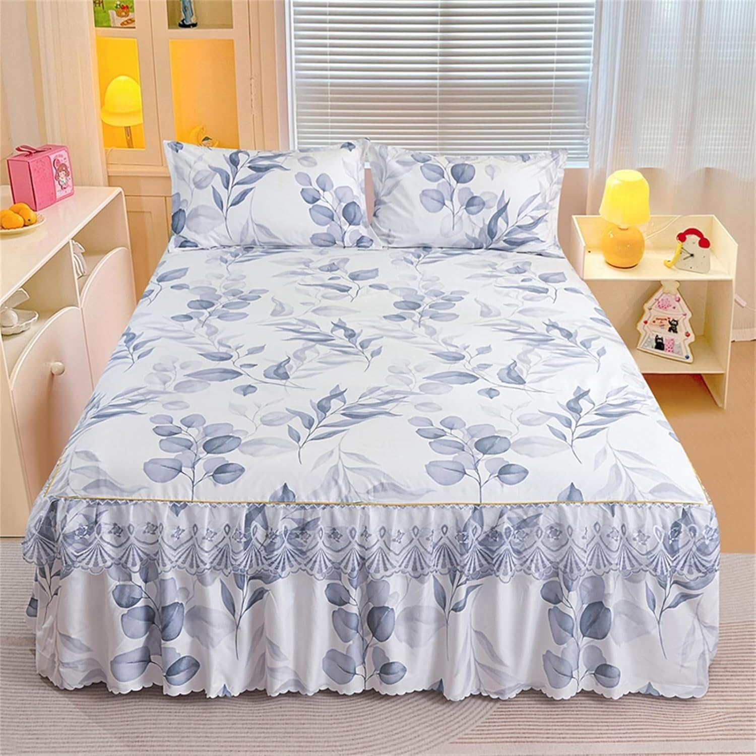 Parure de lit motif floral 180x200 bleu cantonnière dentelle et jupe