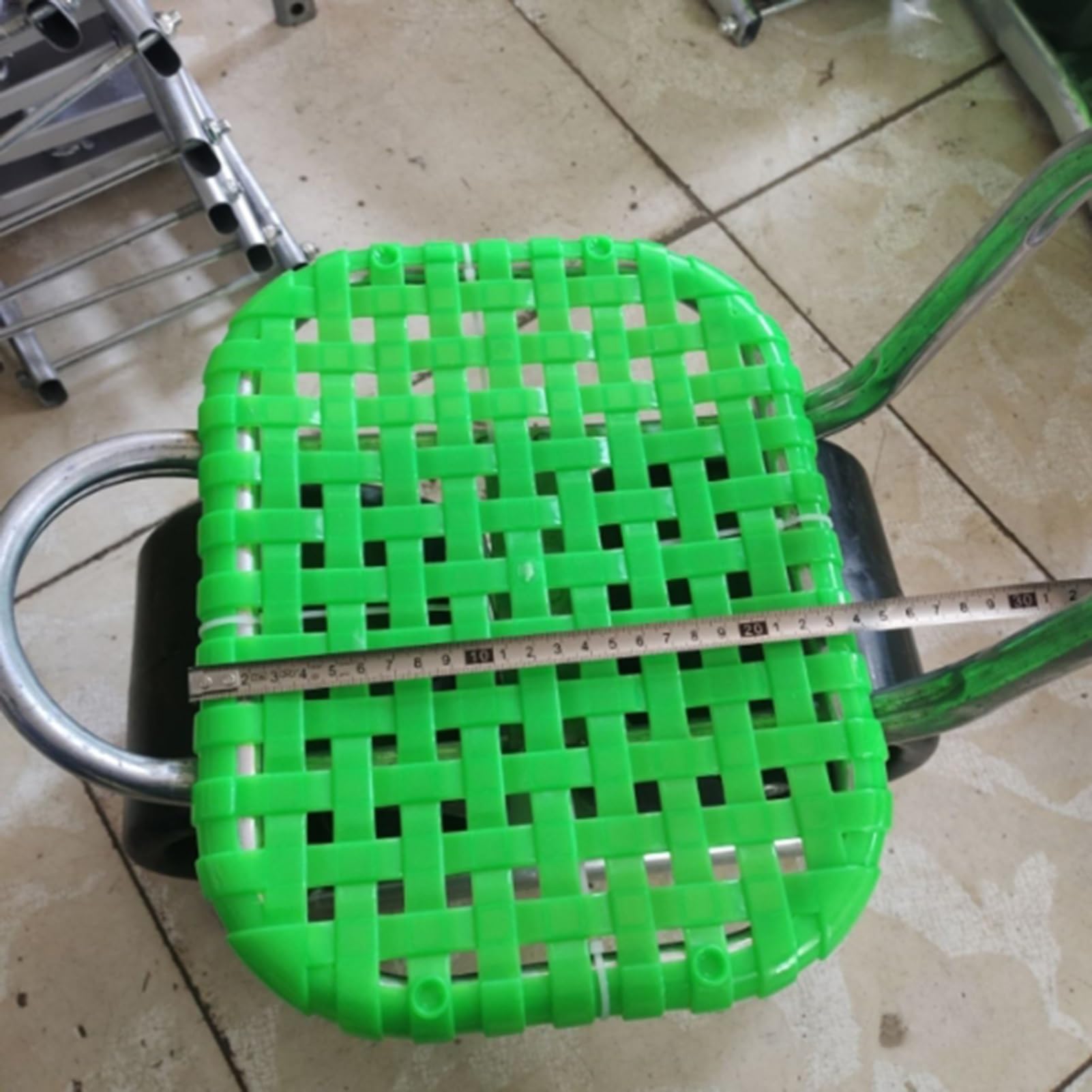 Carrello da giardino resistente con sedile girevole a 360°, schienale ergonomico, sedile da giardinaggio per anziani, sedile da lavoro all'aperto con ruote