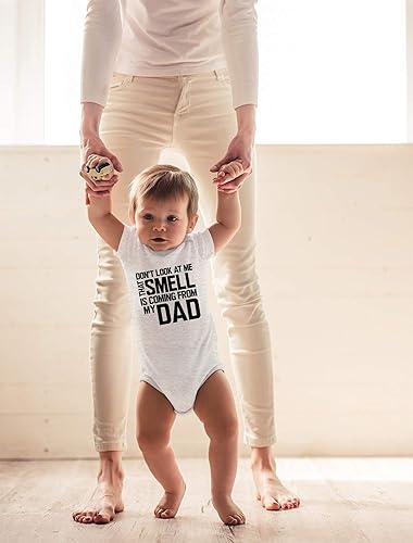 Vista 3 de CBTwear Don't Look at Me That Smell Is Coming From Dad Ropa de bebé Divertido body para recién nacido para niños y niñas