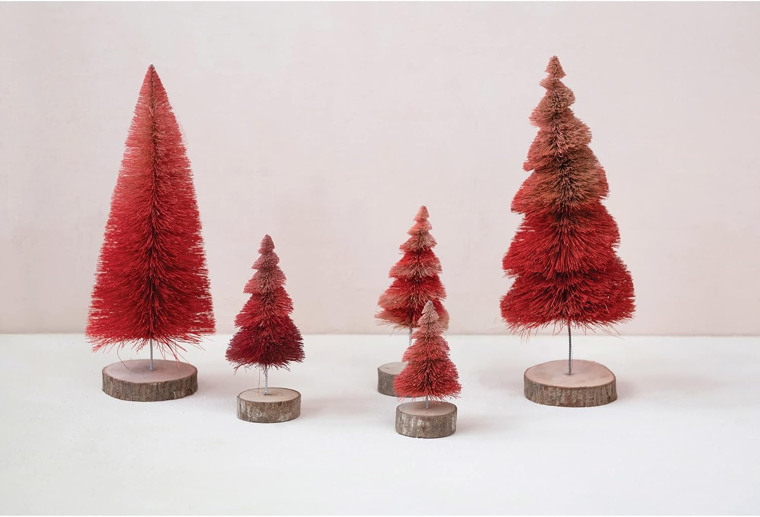 Creative Co-Op Curved Sisal Bottle Brush Tree with Wood Slice Base, Red Ombre