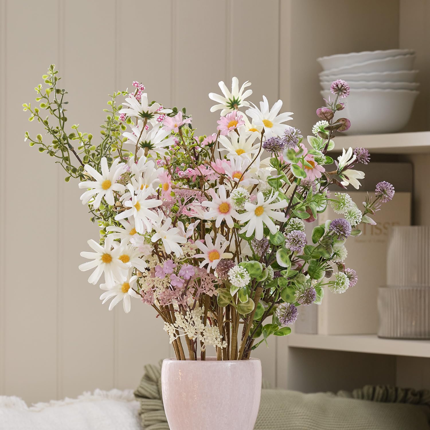 Lights4fun Spring/Summer Bouquet with Pastel Daisies, Artificial Flower Arrangement for Home Décor, Table Centrepieces & Seasonal Styling