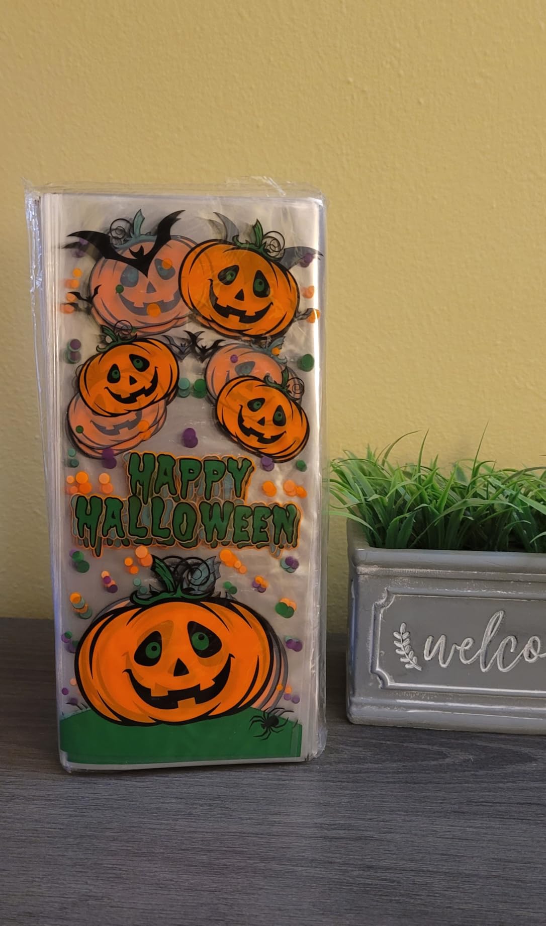 LOKIPA 200-pack Halloween cellophane treat bags with twist ties
