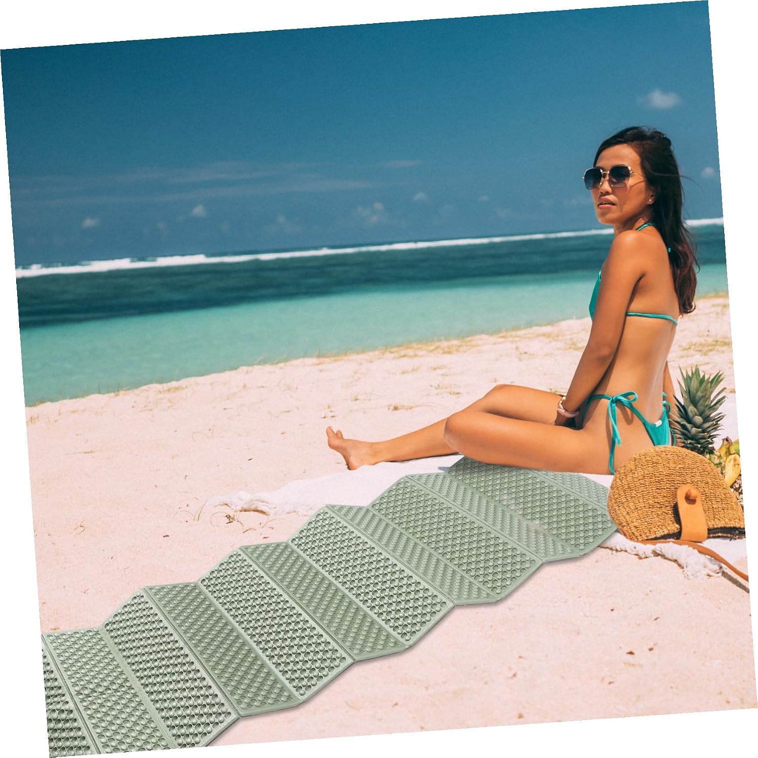 Water-Resistant Outdoor Camping Cushion Foldable Thick Picnic Mat for Hiking and Beach Use Wear-Resistant Camping Pad Protecting Clothes from Dirt Comfortable Green Aluminum-Coated