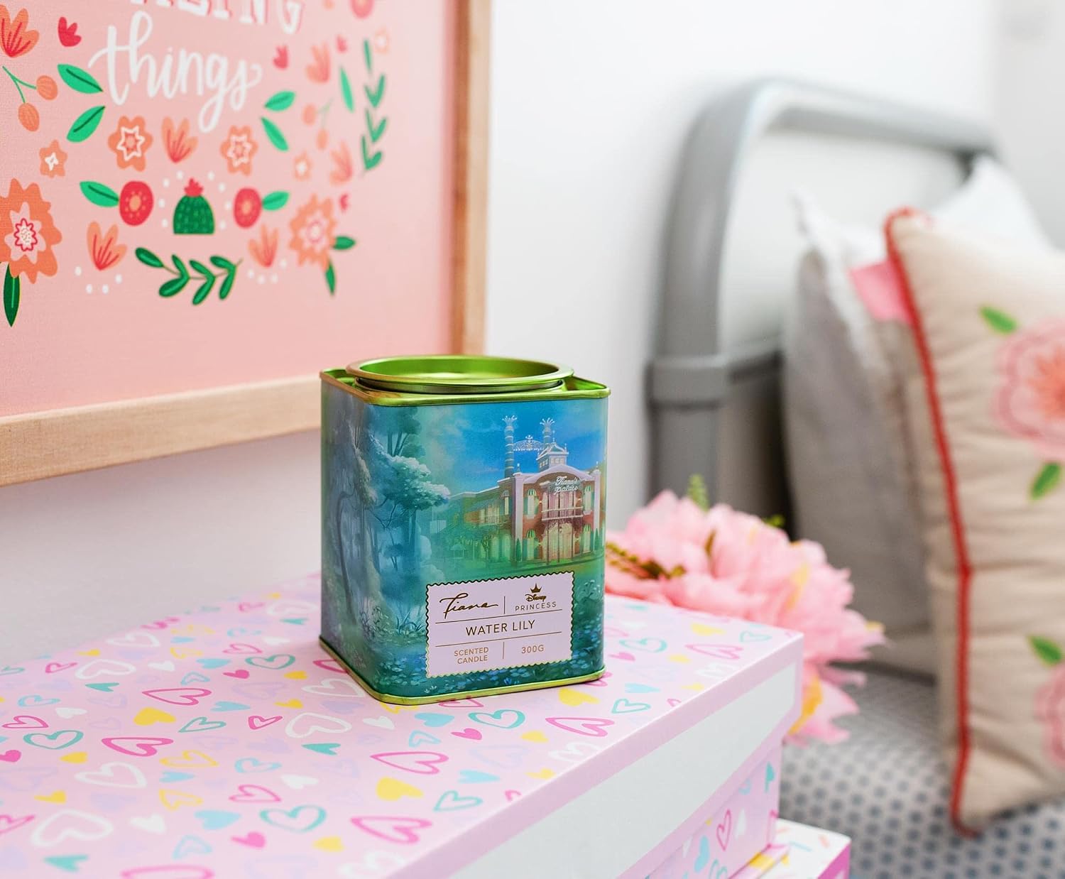 Disney Princess Home Collection Tiana 11-Ounce Scented Tea Tin Candle with Water Lily Aromatic Fragrance | 28-Hour Burn Time | Home Decor Housewarming Essentials, Cute Gifts and Collectibles