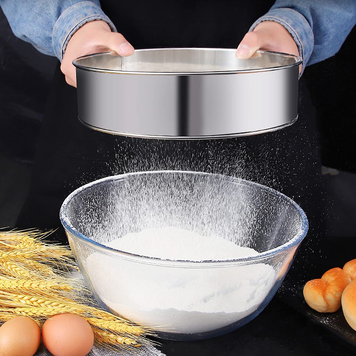 Lot de 2 passoires à Farine avec Une cuillère à Farine Fine en Acier Inoxydable argenté Netto Tamis à Farine Tamis à pâtisserie en Forme de Poudre 40 Mailles (15 cm + 20 cm)