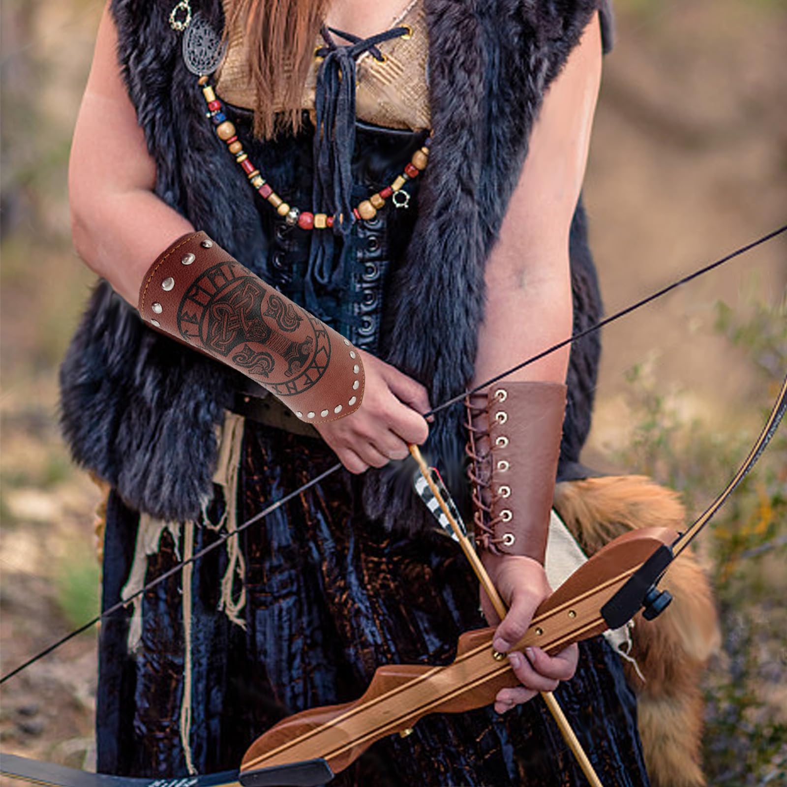 LUKIUP Brassards en Cuir Viking, Protège-bras médiévaux en cuir synthétique pour adultes, Protège-poignets en cuir gaufré, Pour LARP/activités de jeu de rôle - Halloween