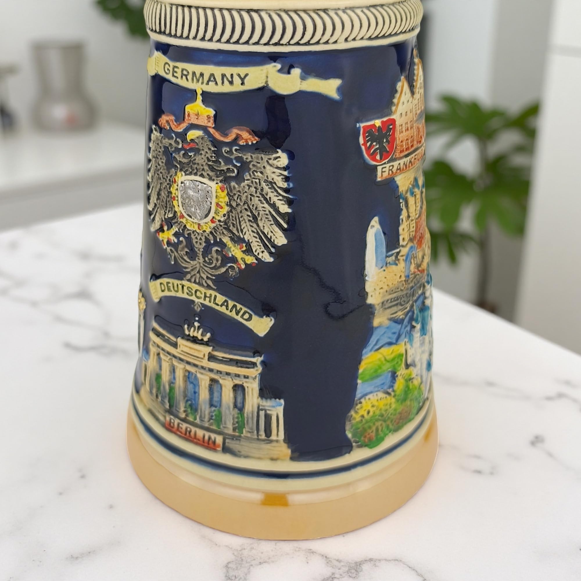 EVERSYTLE Boccale da birra con coperchio, 0,7 l, tradizionale brocca in pietra con coperchio a punta, motivo Germania, boccale da birra per casa, decorazione e collezione, regalo per uomini, papà e