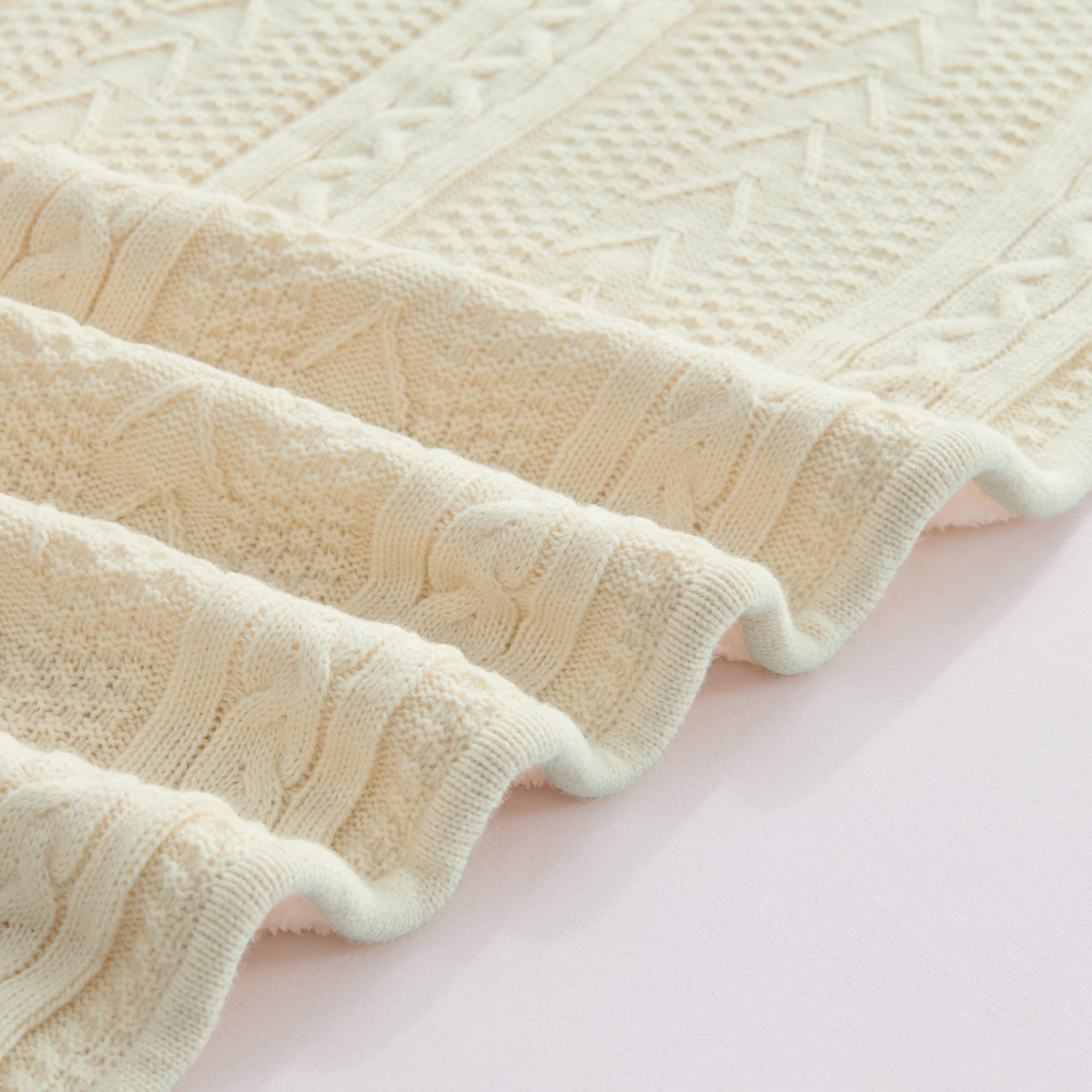 Longhui bedding Manta Sherpa de Punto Trenzado acrílico de 50 x 63 Pulgadas, Gruesa, Suave, Grande, acogedora Manta de Forro Polar Beige para sofá, Cama, Colcha Grande para Todas Las Estaciones